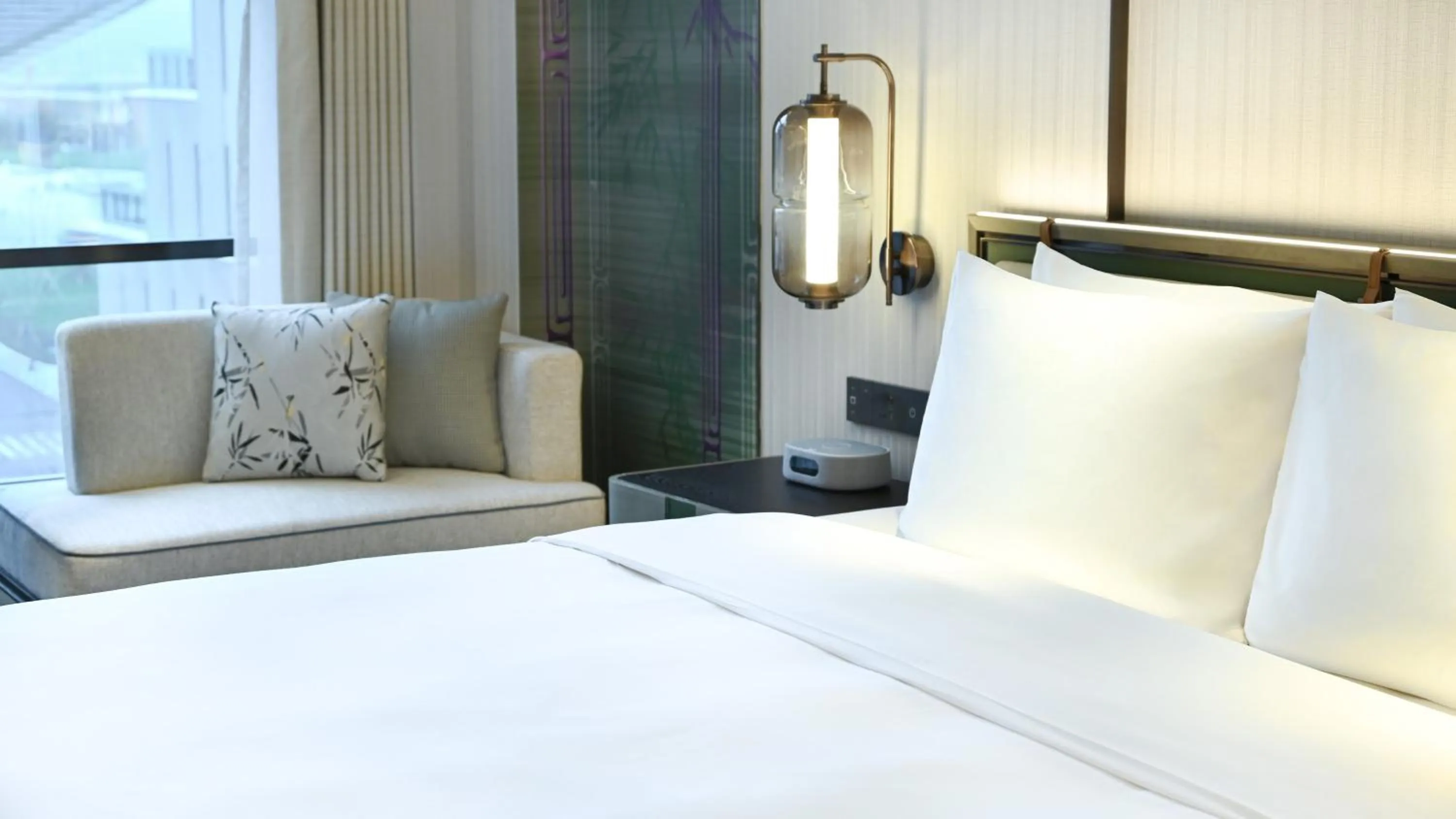 Photo of the whole room, Bed in HUALUXE Chongqing Science Hall