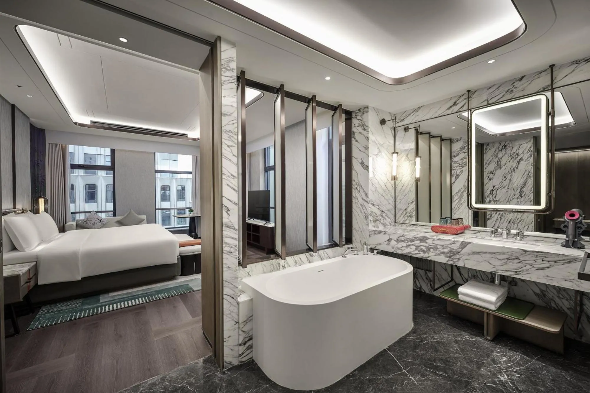 Bathroom, Bed in HUALUXE Chongqing Science Hall