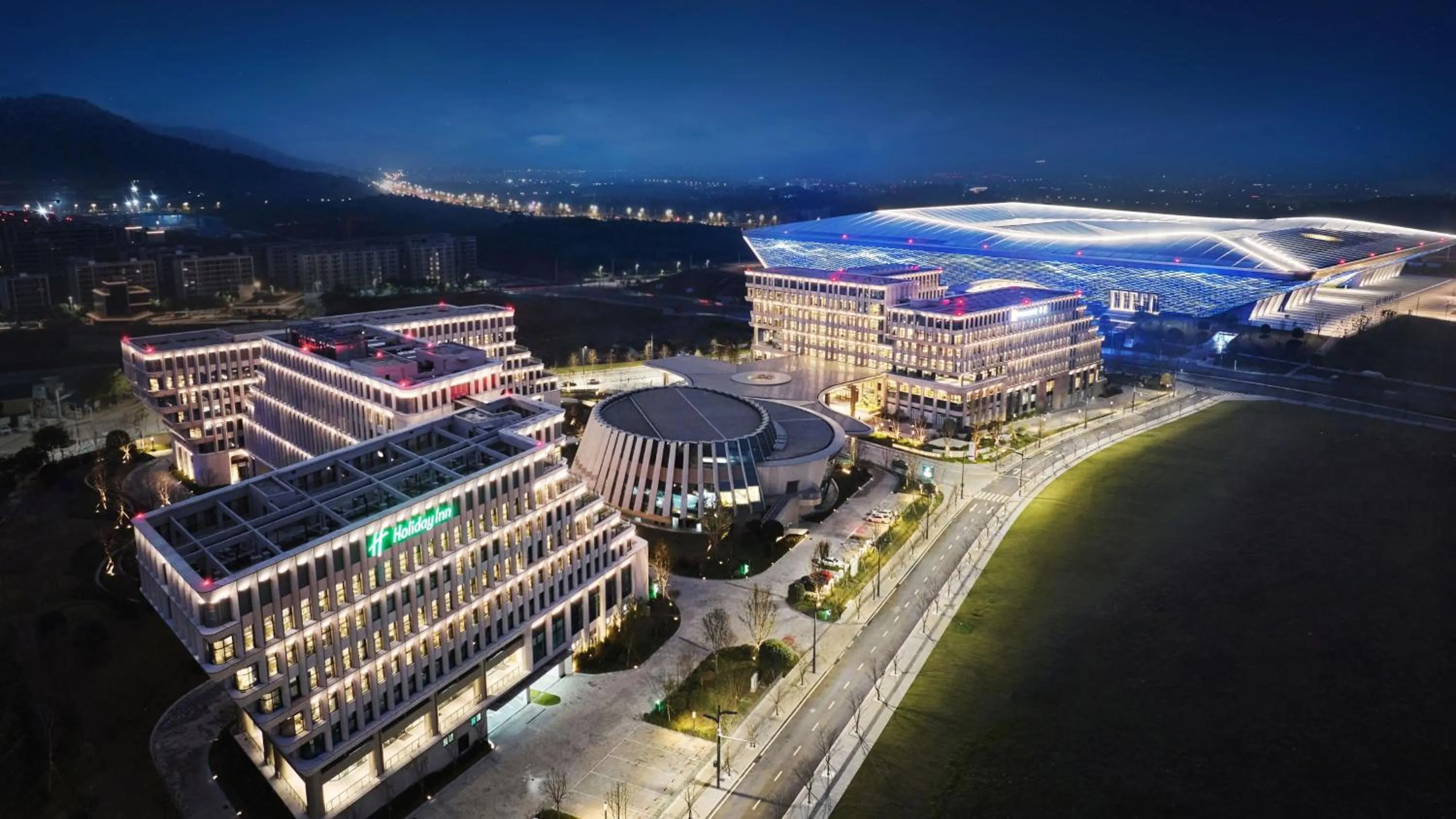 Property building in HUALUXE Chongqing Science Hall