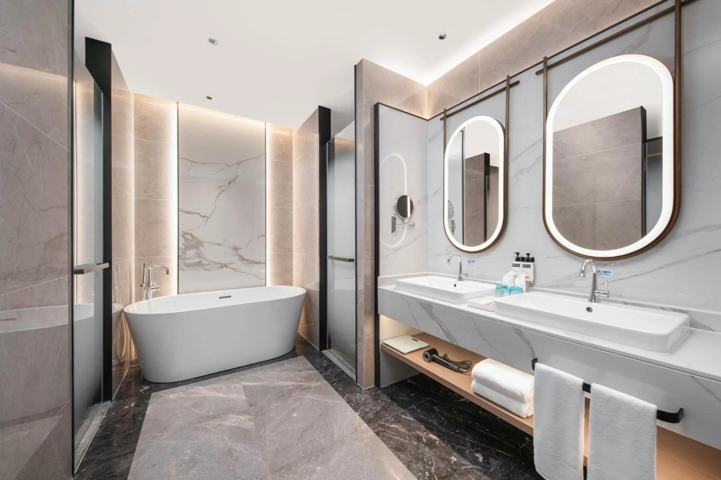 Bath in Holiday Inn Express Wuxi Xishan by IHG