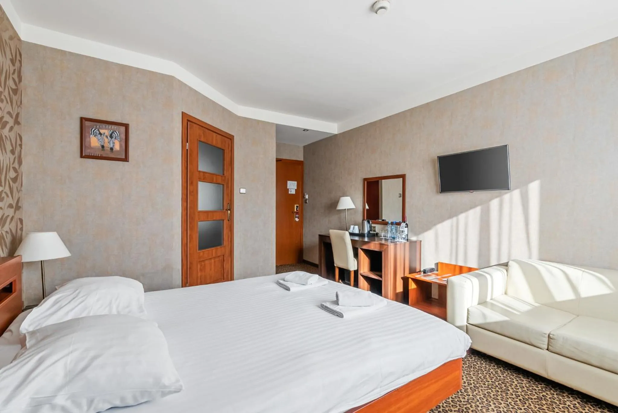 Bed in Hotel Diament Vacanza Katowice - Siemianowice