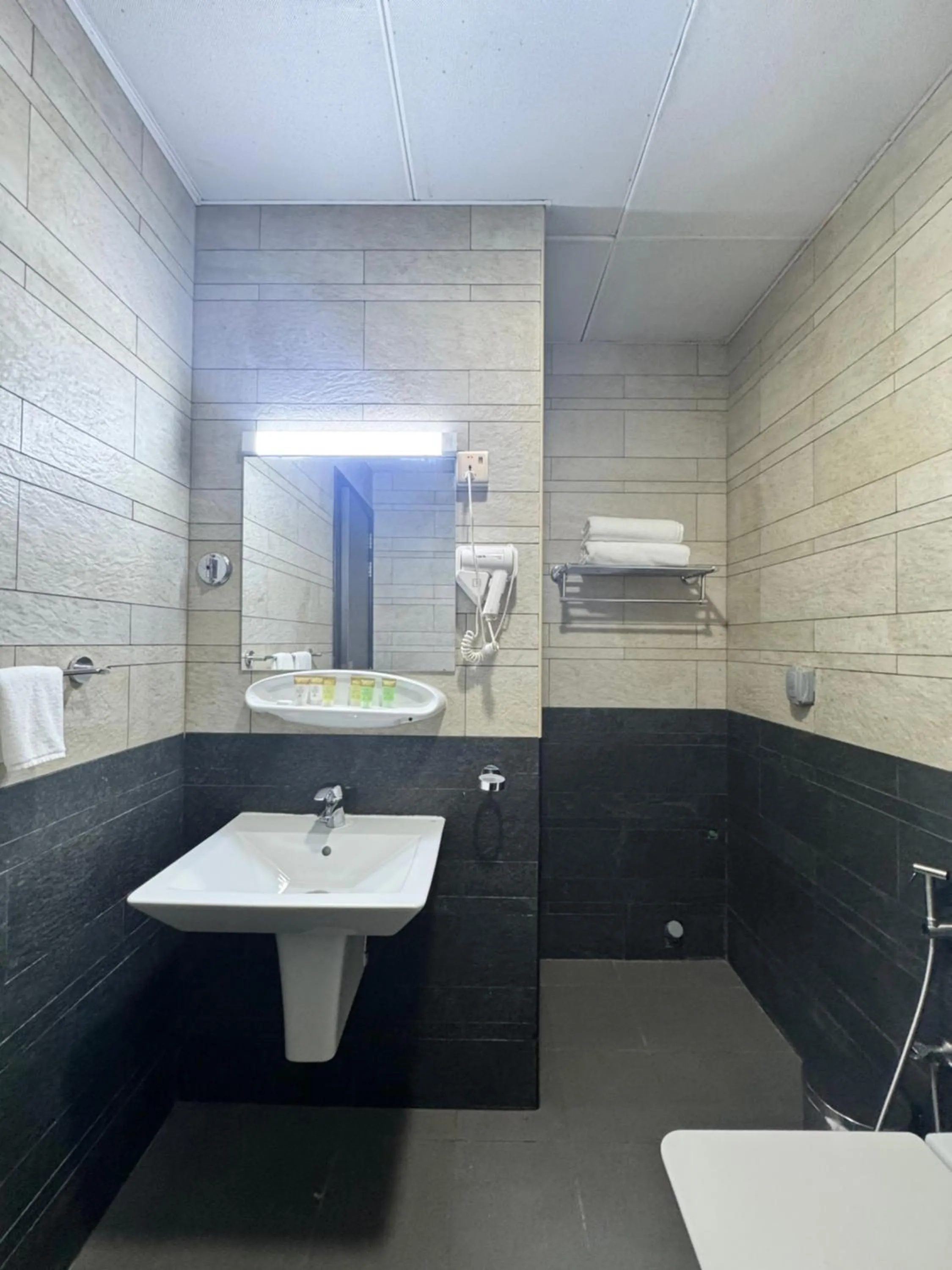 Shower in Claridge Star Hotel