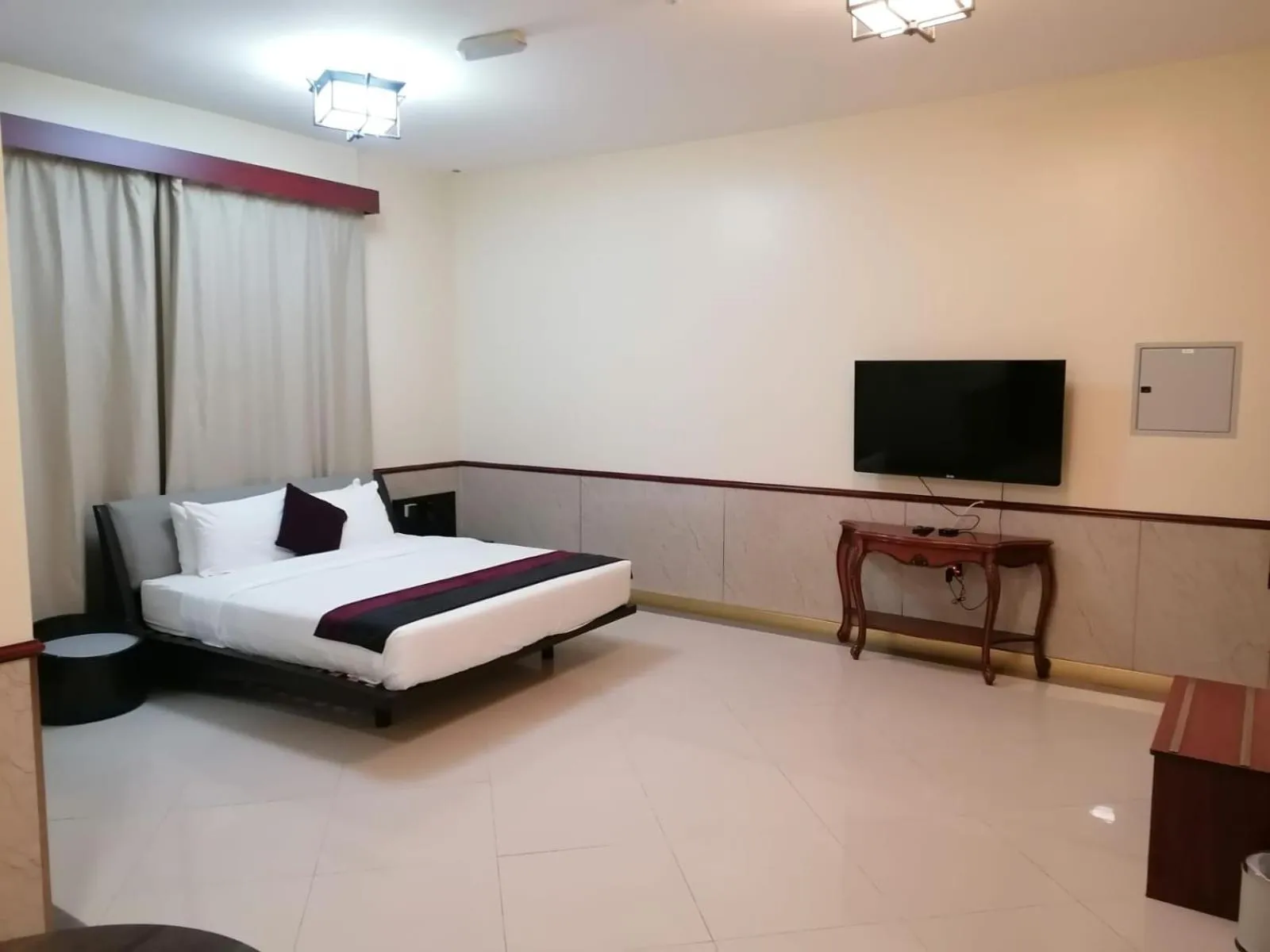 Bedroom, Bed in Claridge Star Hotel