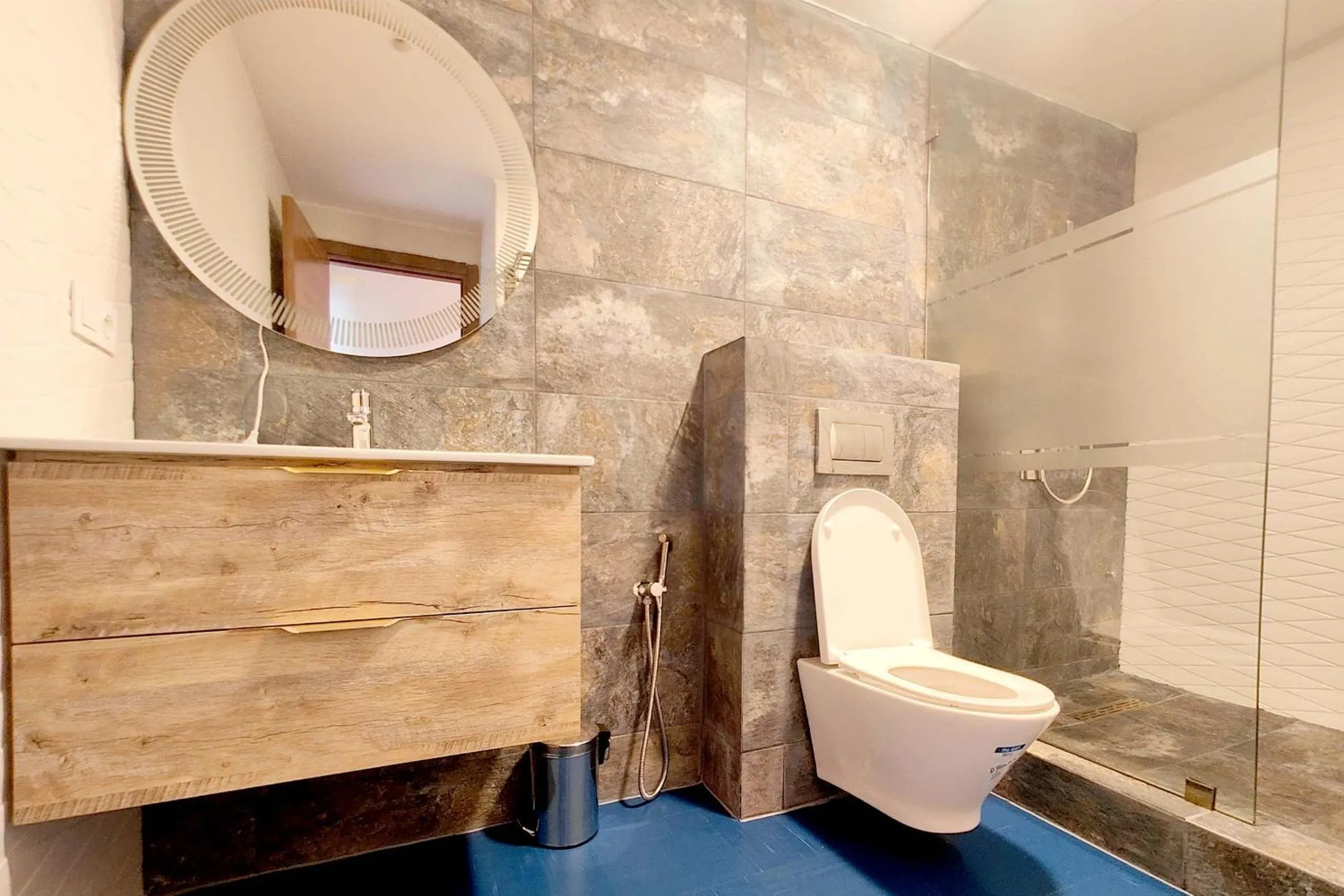 Shower in Villa Mirasol Hotel