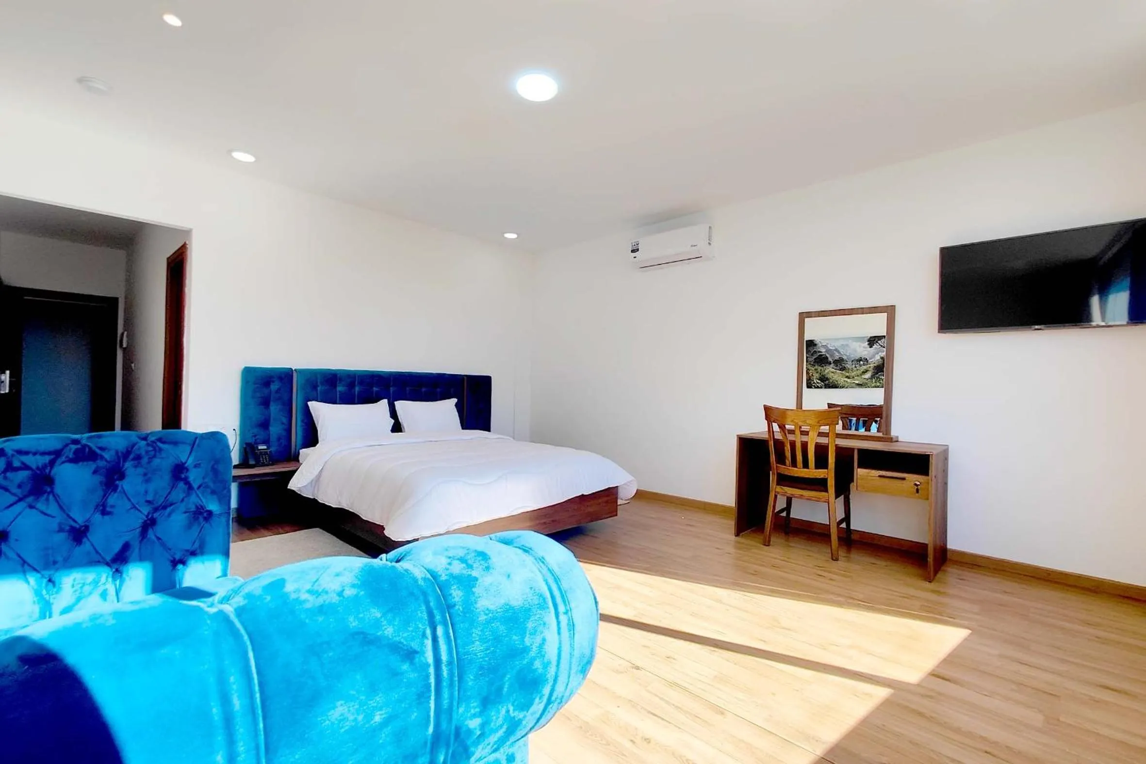 TV and multimedia, Bed in Villa Mirasol Hotel