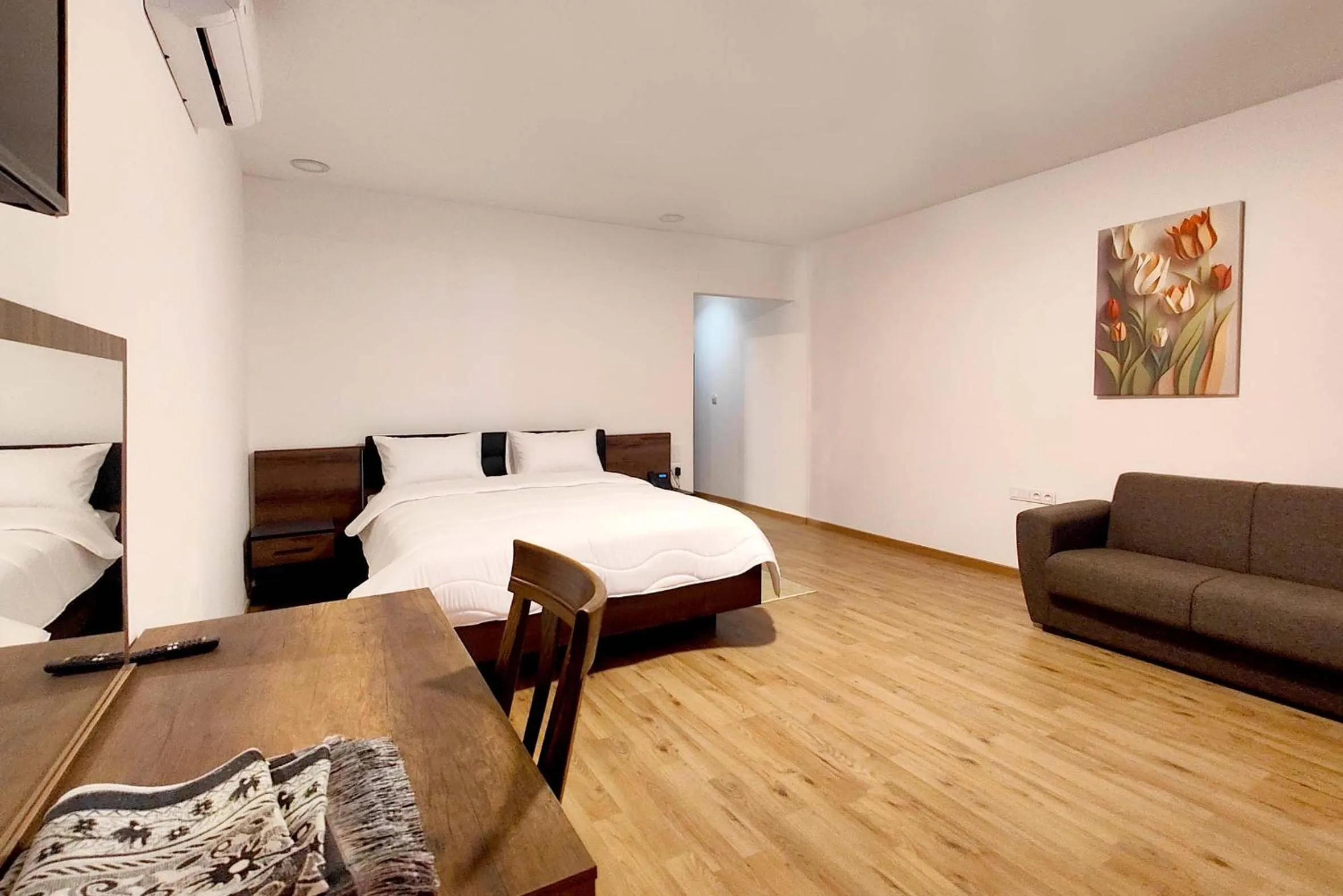 Bedroom, Bed in Villa Mirasol Hotel