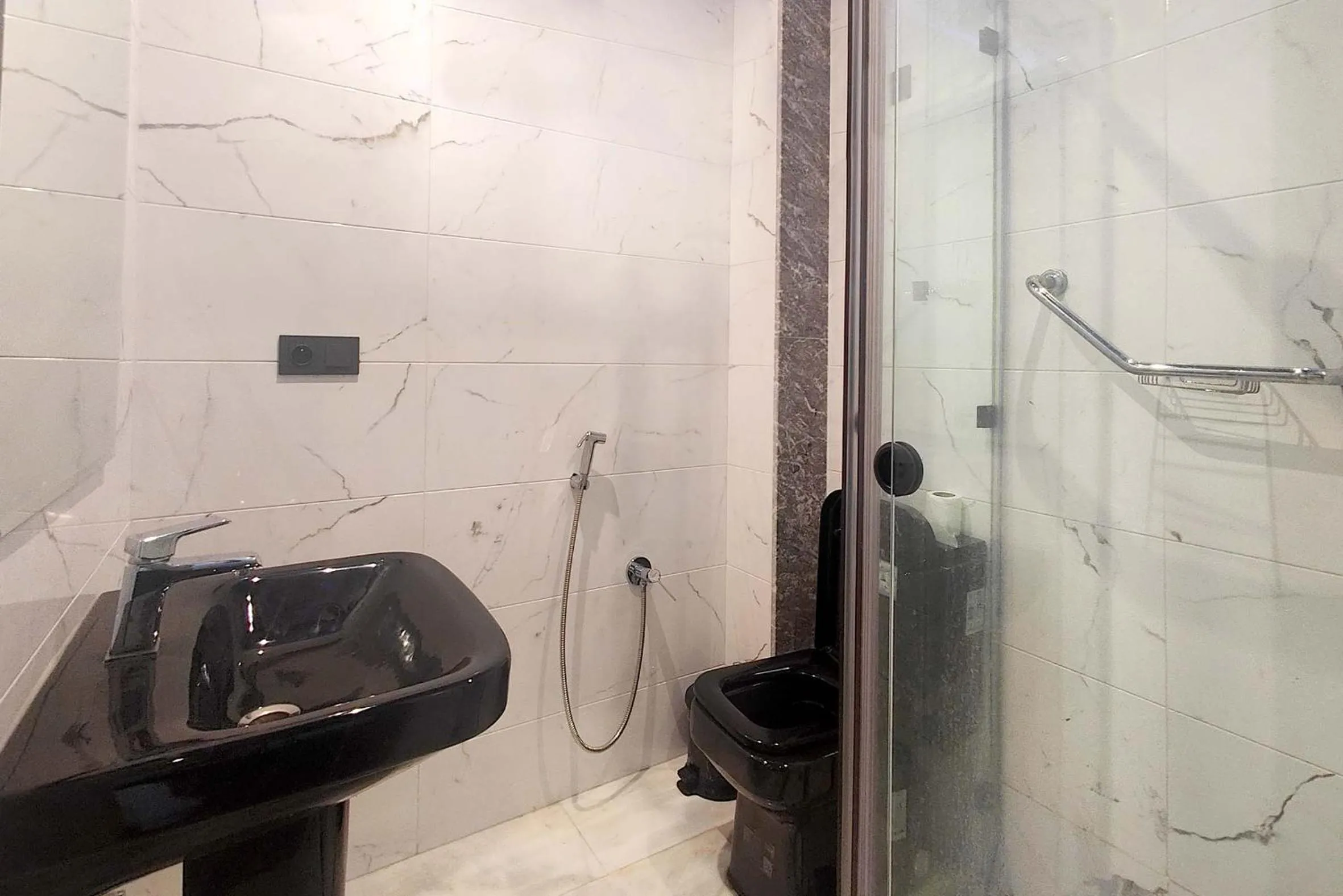 Shower in Villa Mirasol Hotel