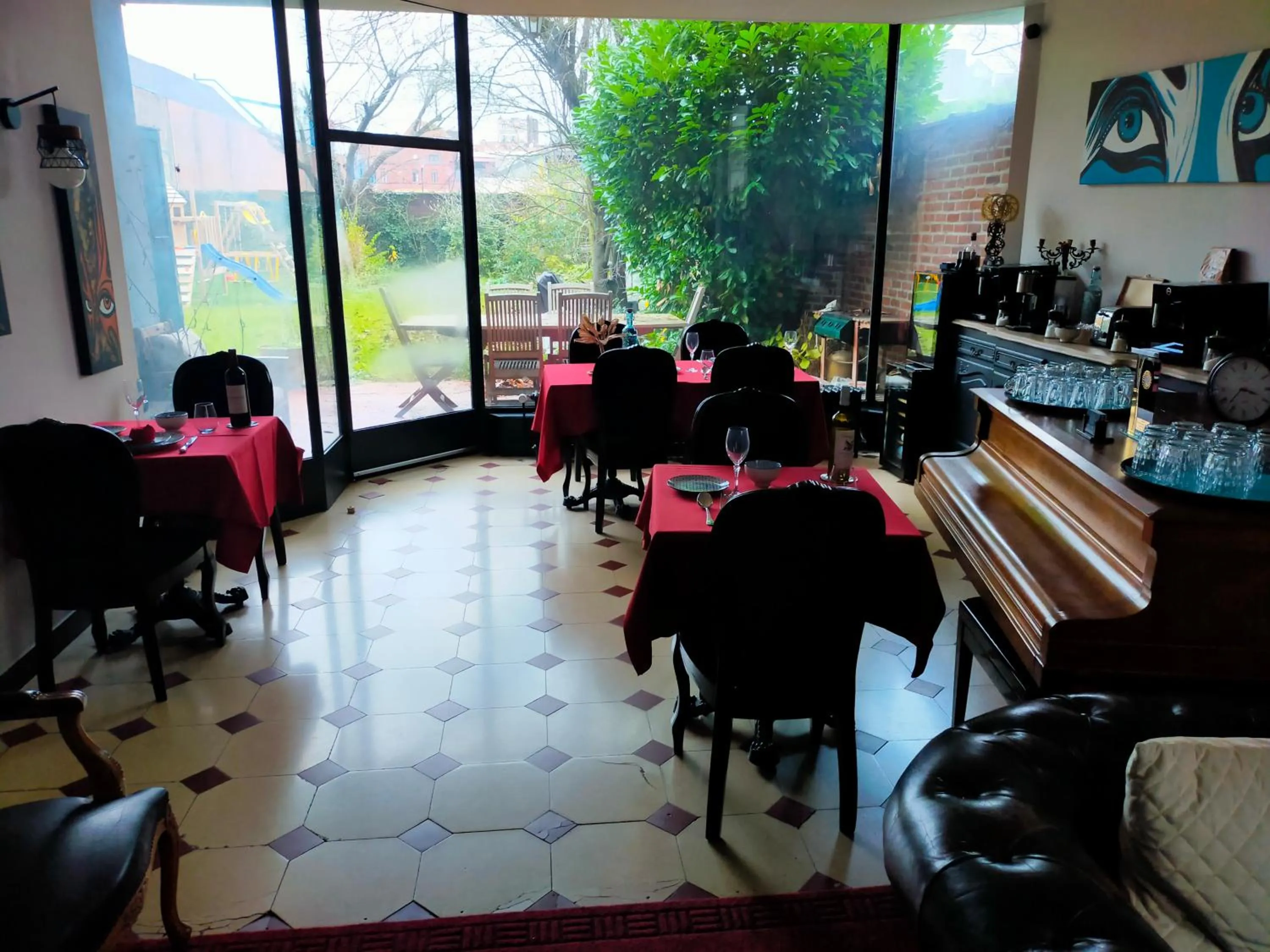 Restaurant/places to eat in La Maison Bleue de Roubaix