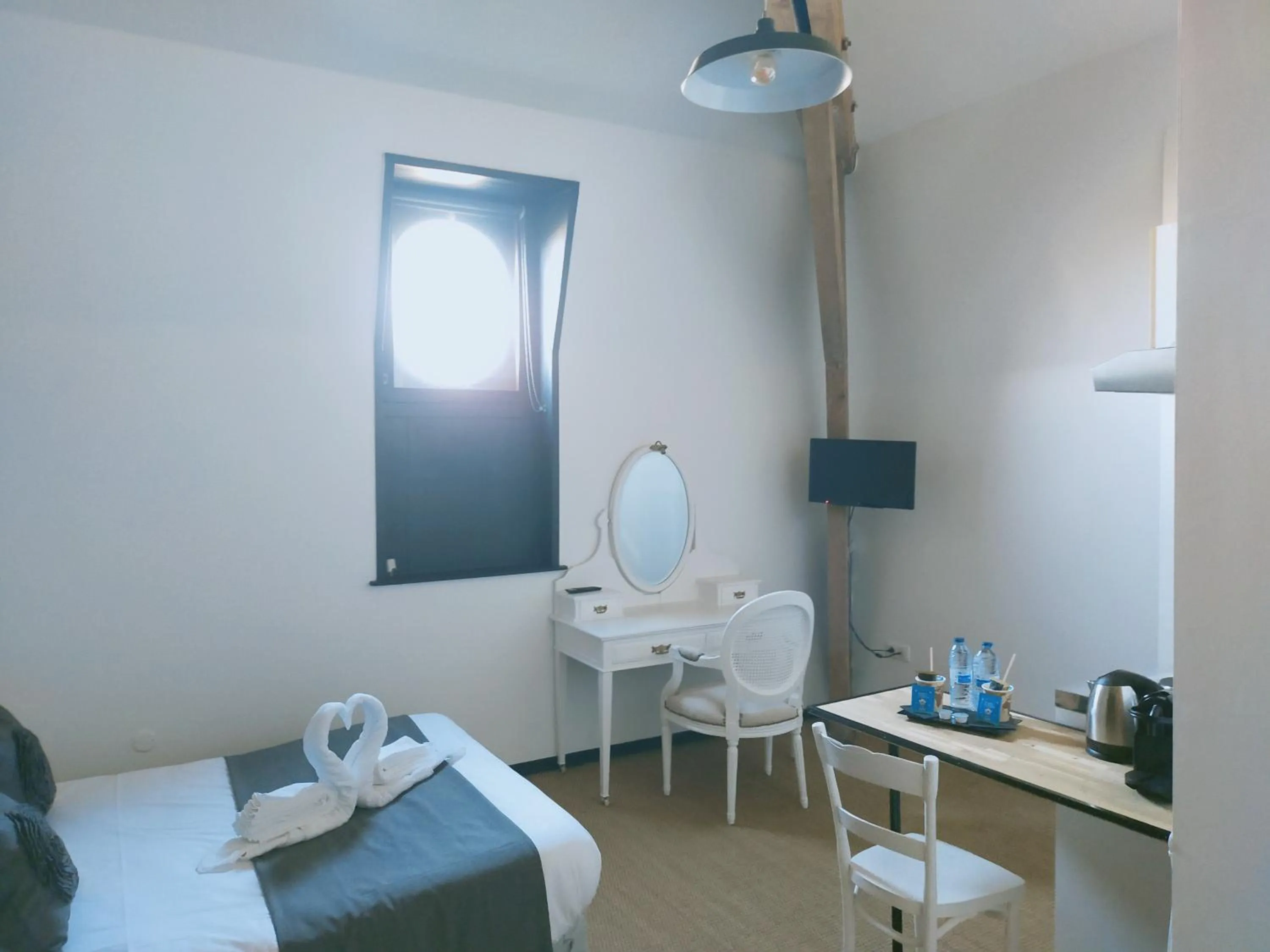 Photo of the whole room in La Maison Bleue de Roubaix