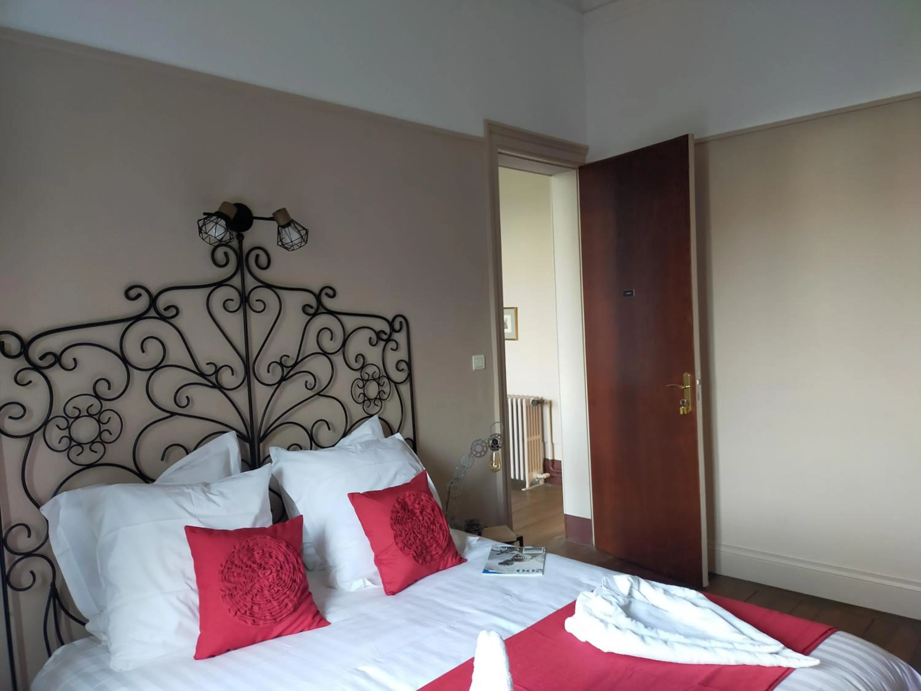 Photo of the whole room in La Maison Bleue de Roubaix