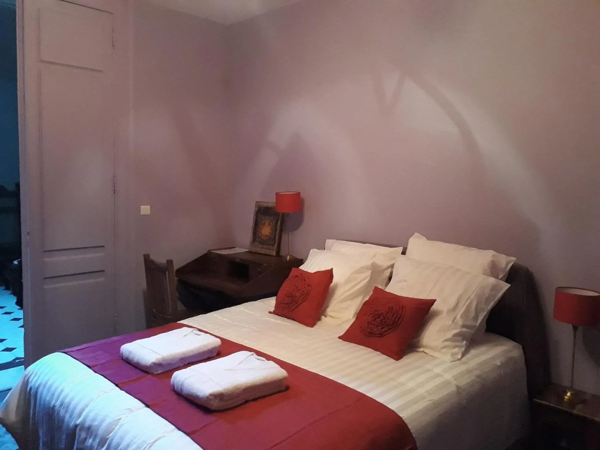 Photo of the whole room in La Maison Bleue de Roubaix