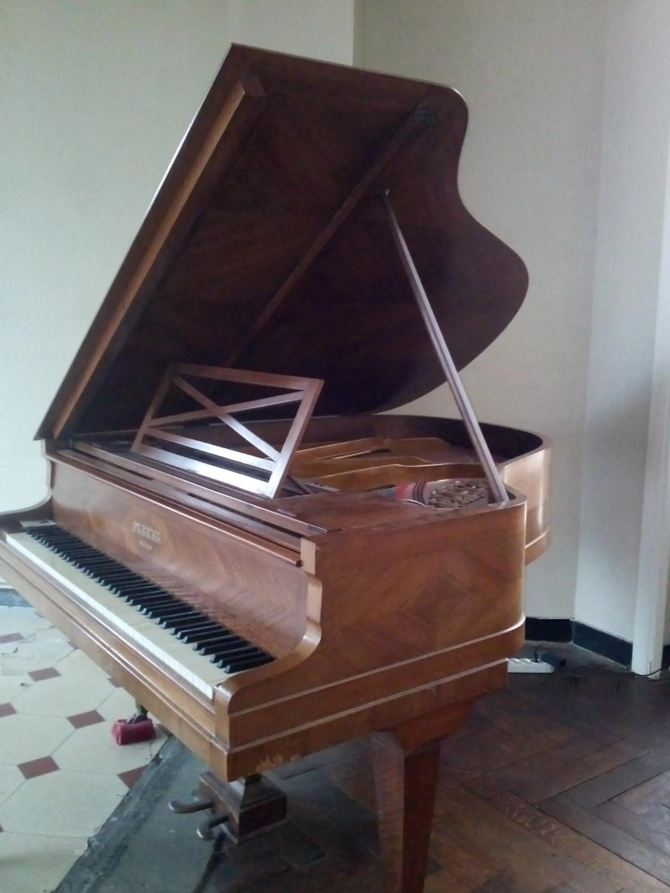 Communal lounge/ TV room in La Maison Bleue de Roubaix