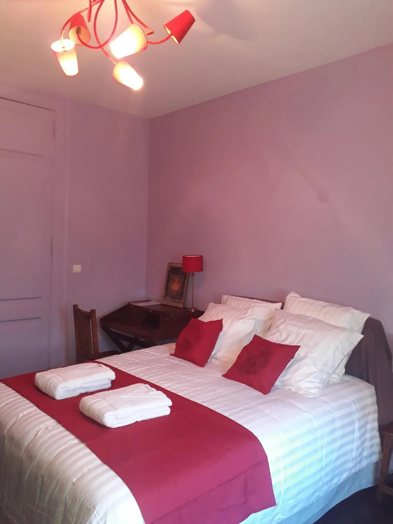 Photo of the whole room in La Maison Bleue de Roubaix