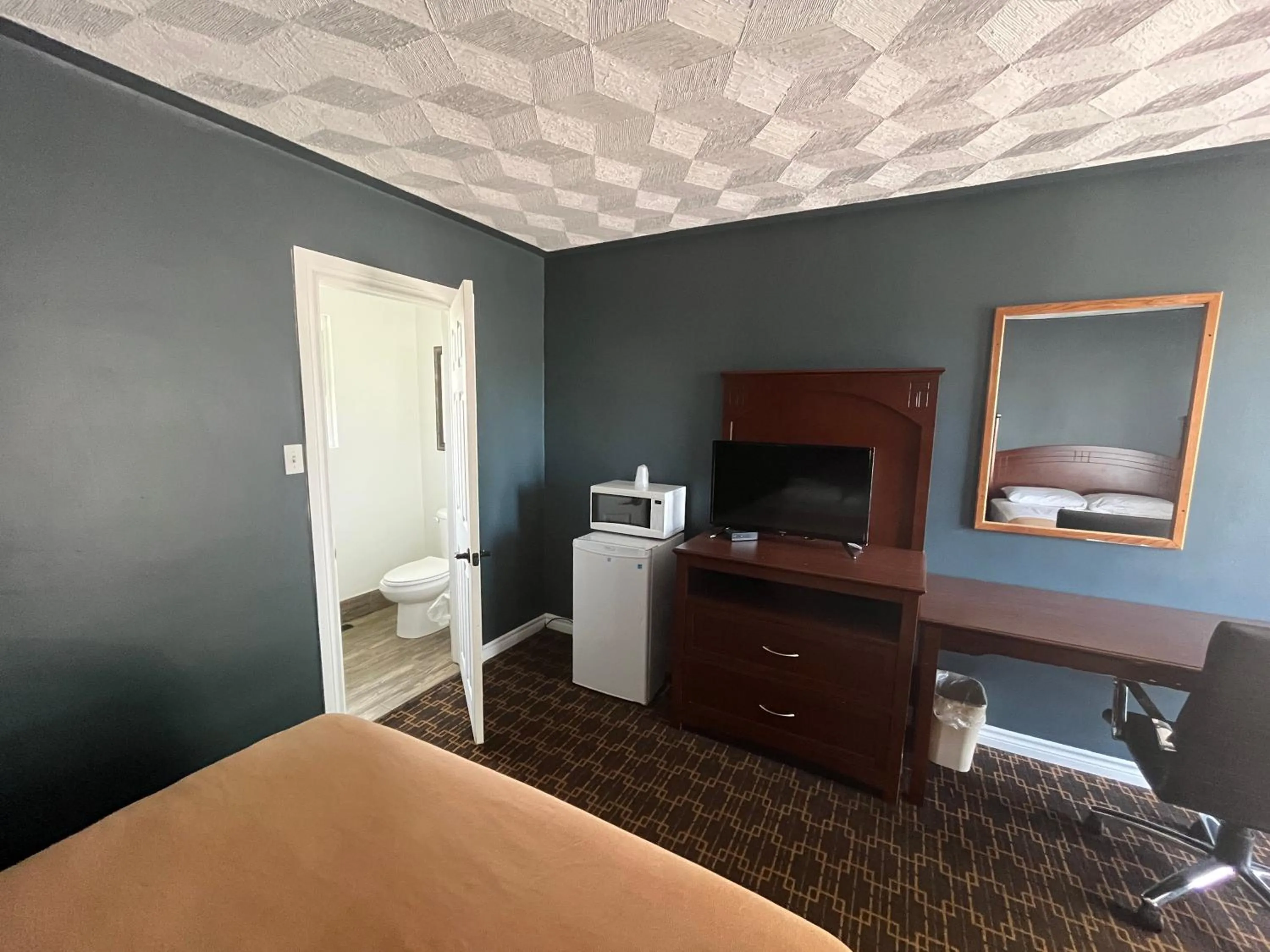 Bedroom in Eastcourtmotel