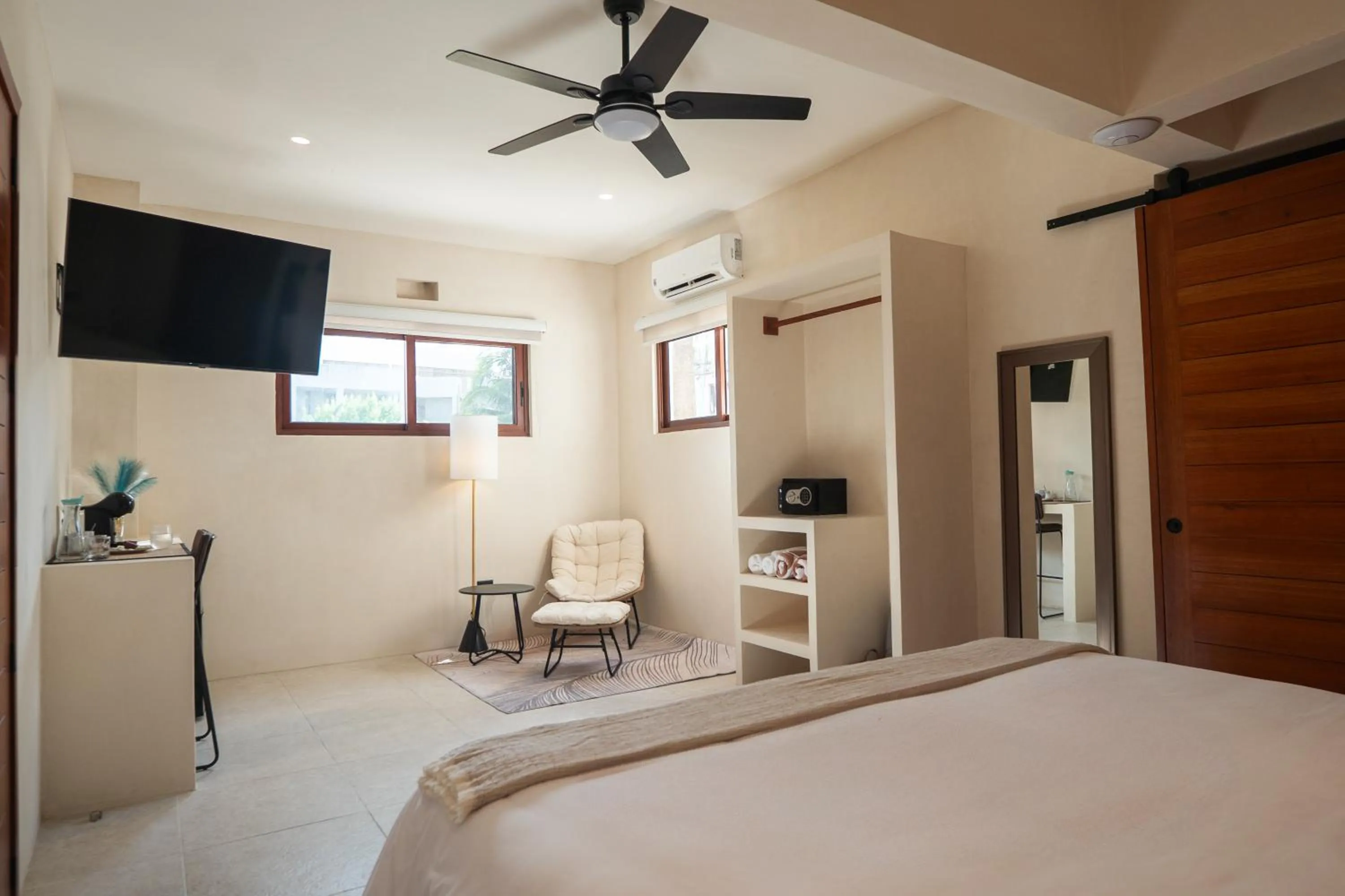 Photo of the whole room, Bed in Beachfront Hotel Boutique DK