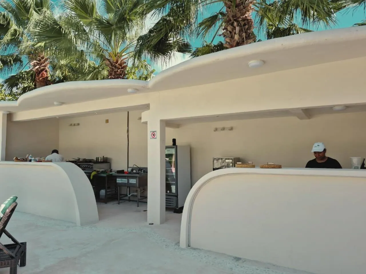 Restaurant/places to eat in Beachfront Hotel Boutique DK