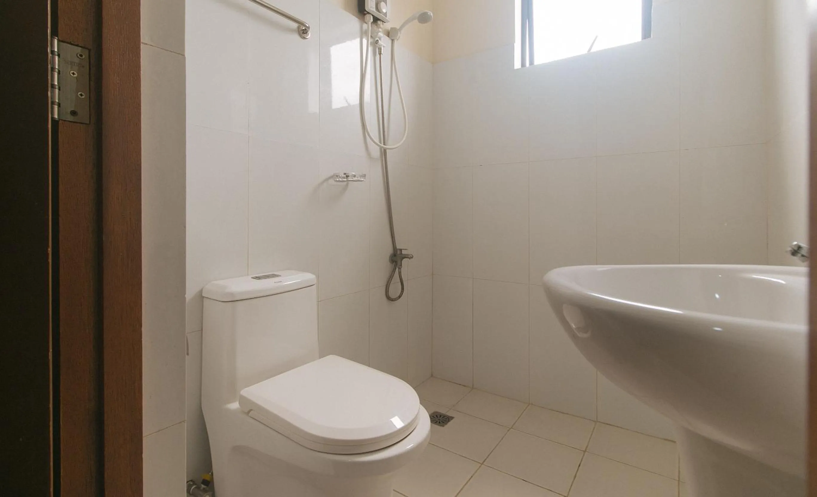 Shower in Avelida Homes by RedDoorz