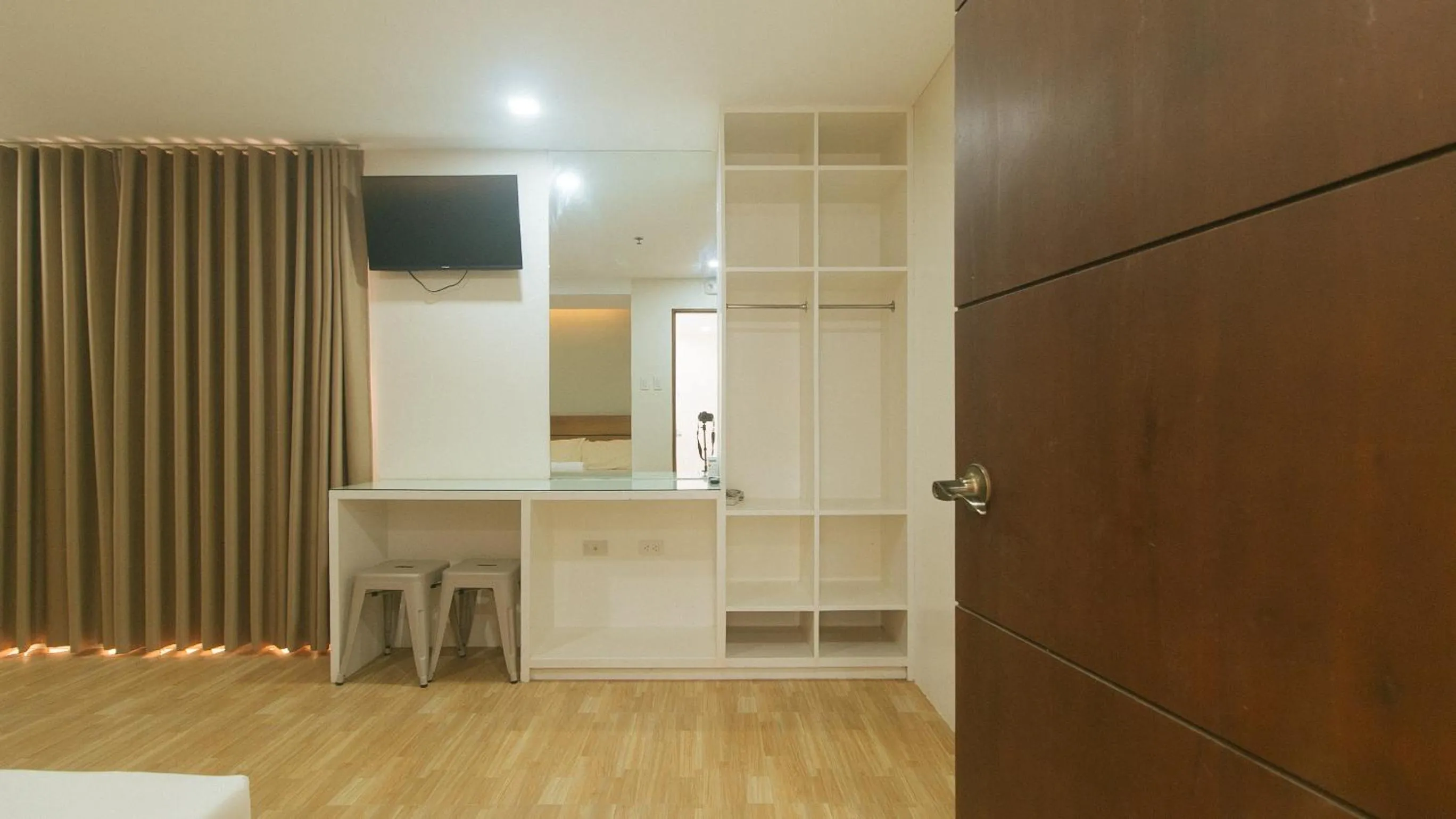 TV and multimedia in Avelida Homes by RedDoorz