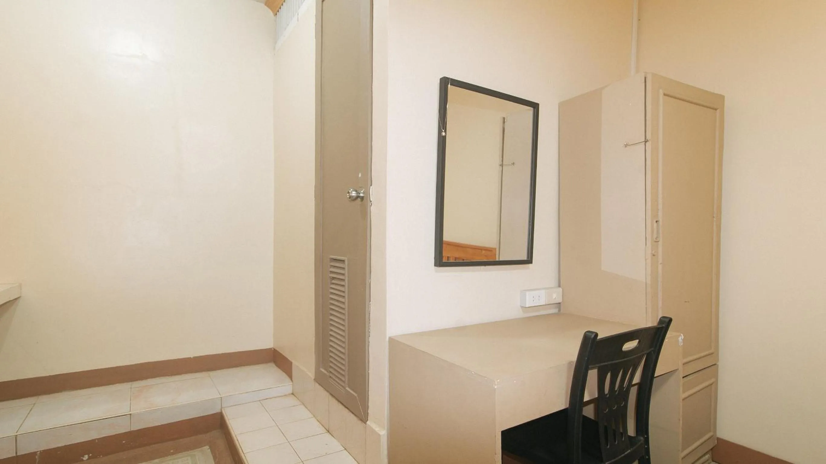 Bathroom in Kababayan Pensione House by RedDoorz