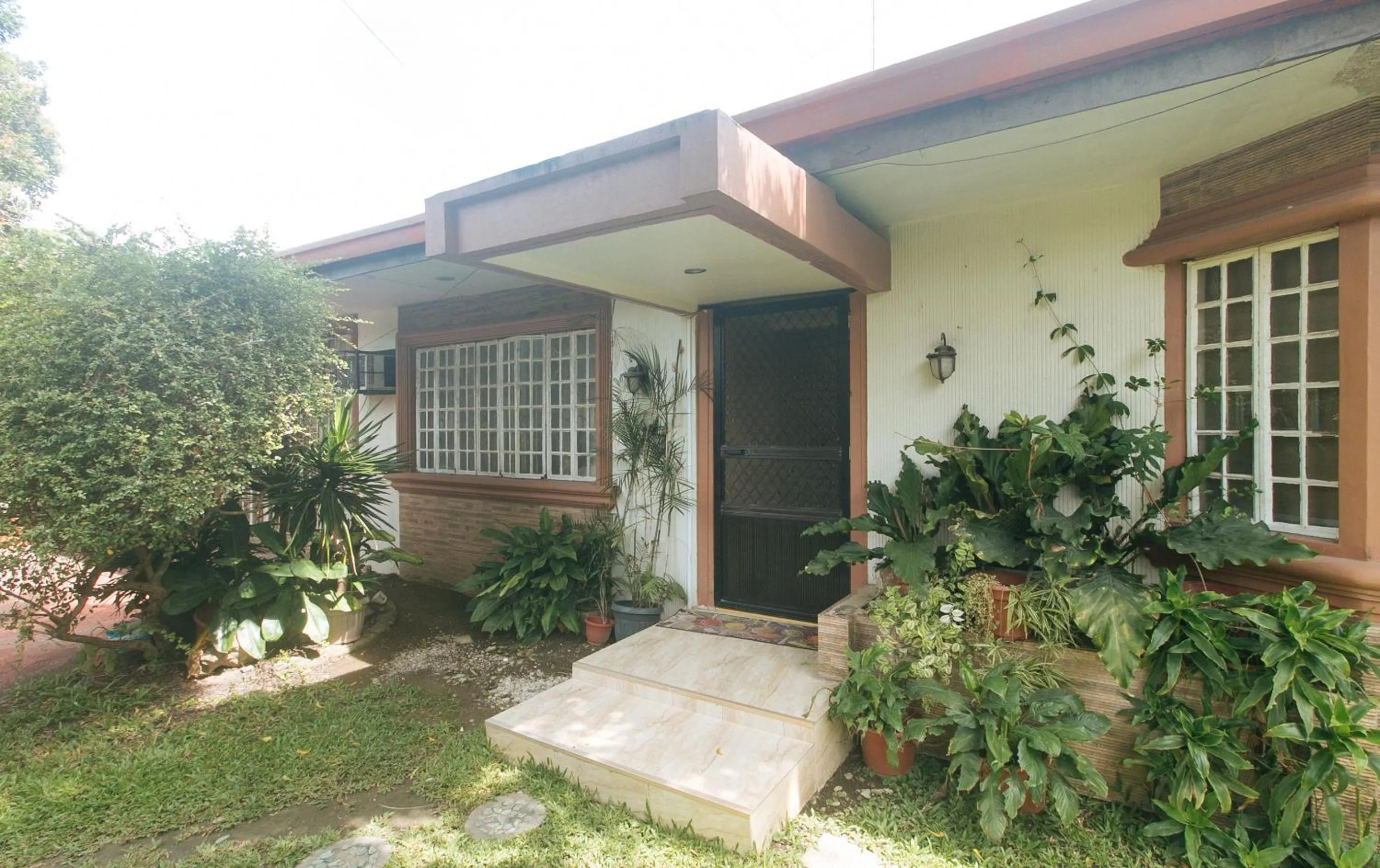 Garden in Kababayan Pensione House by RedDoorz