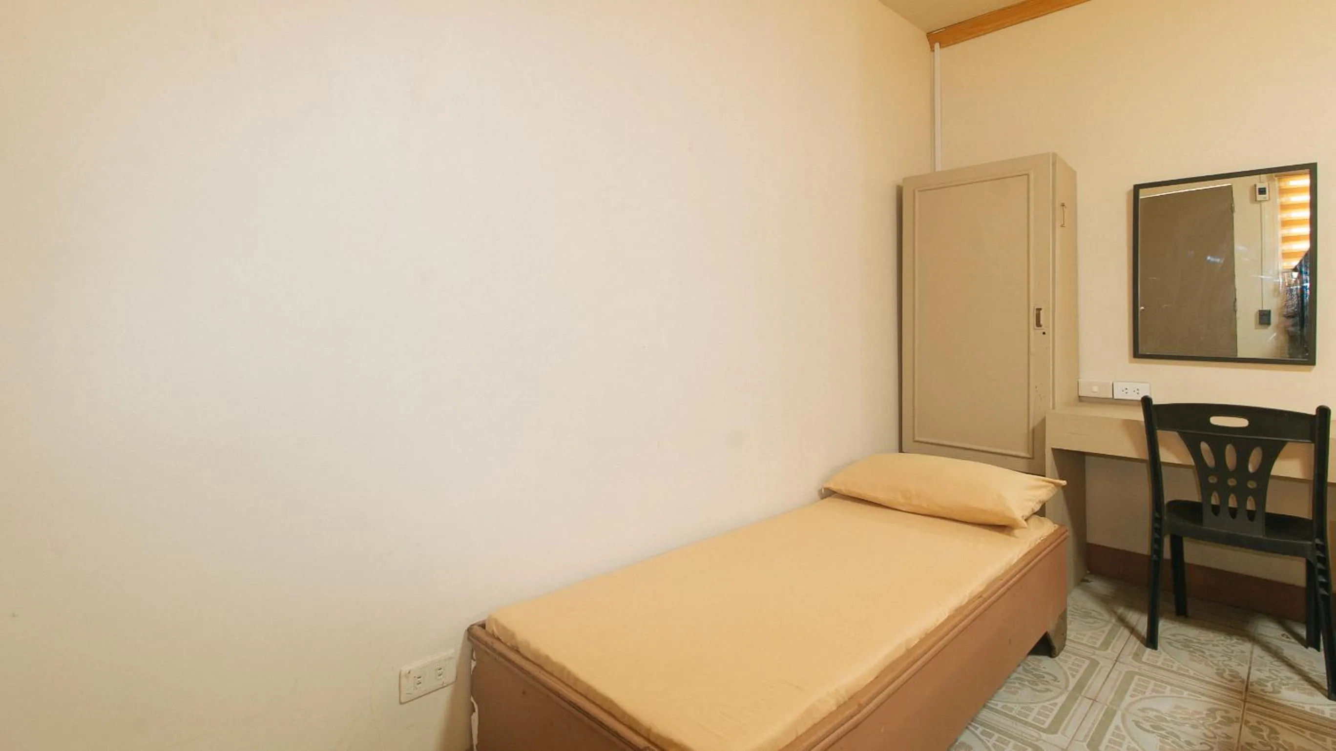 Bed in Kababayan Pensione House by RedDoorz