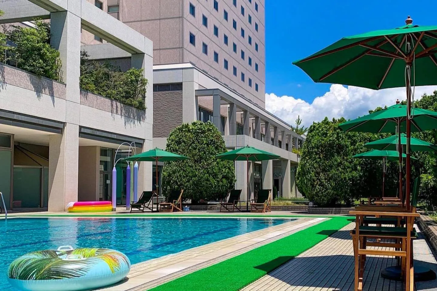 Swimming pool in Hotel Kasugai