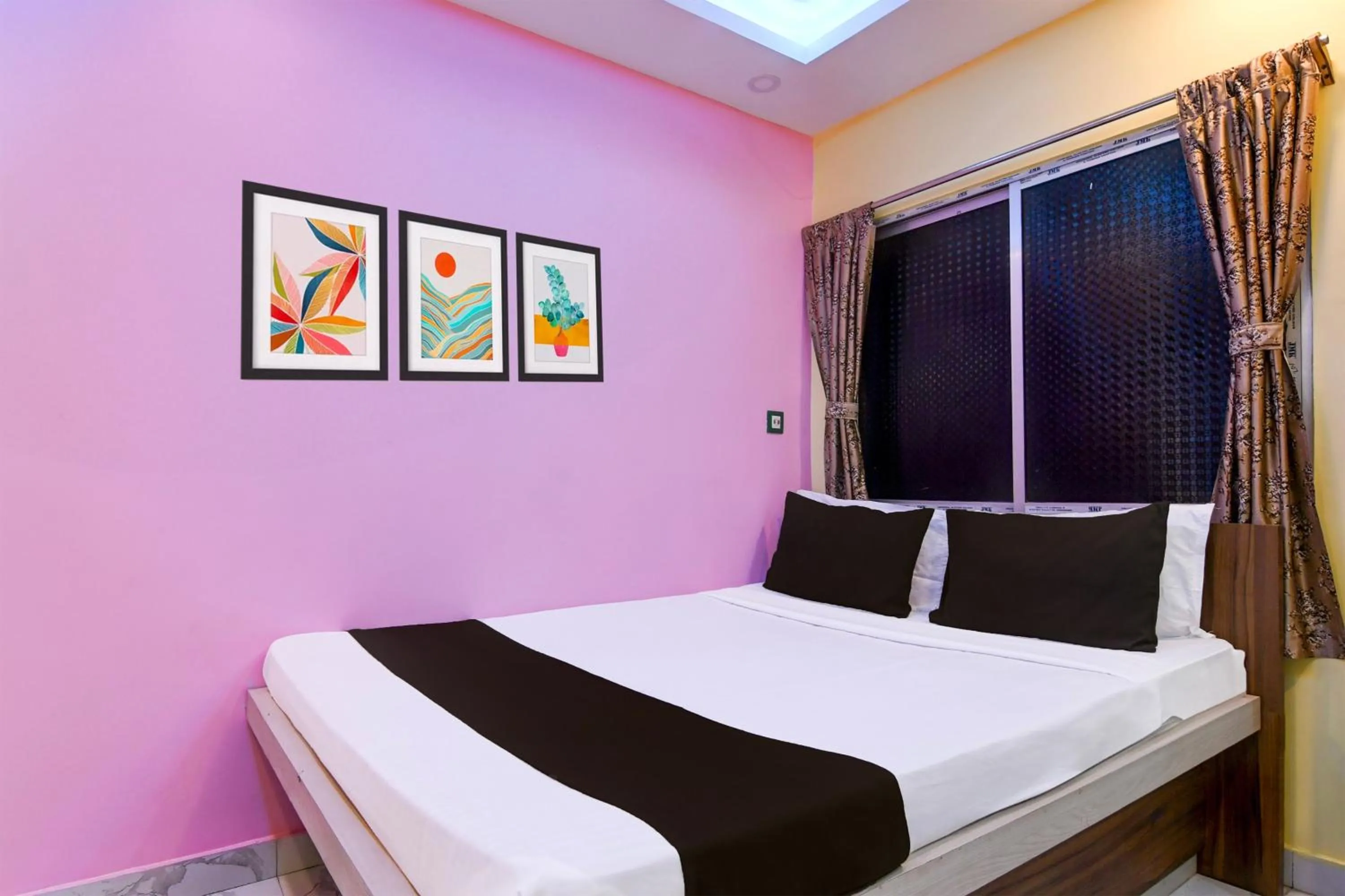 Bedroom in Hotel O Golden Queen