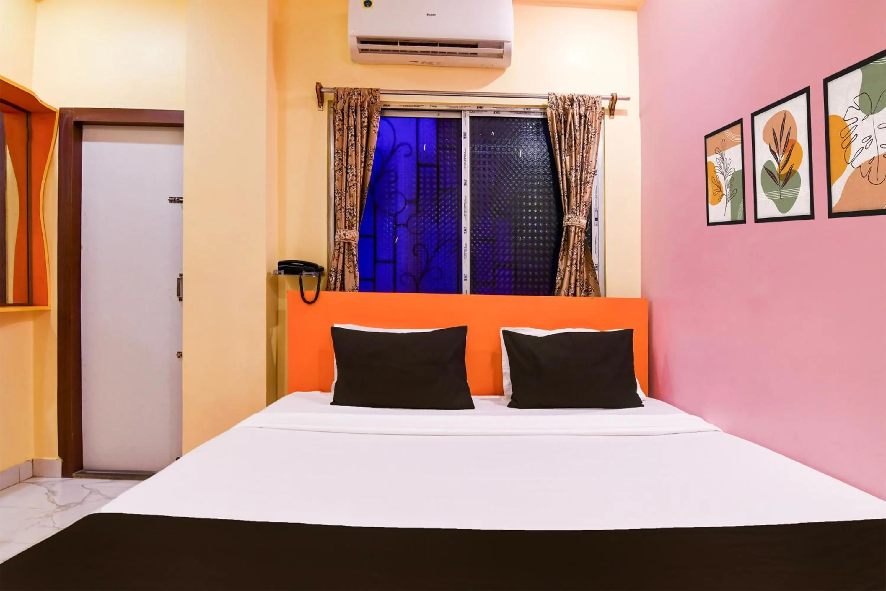 Bedroom in Hotel O Golden Queen