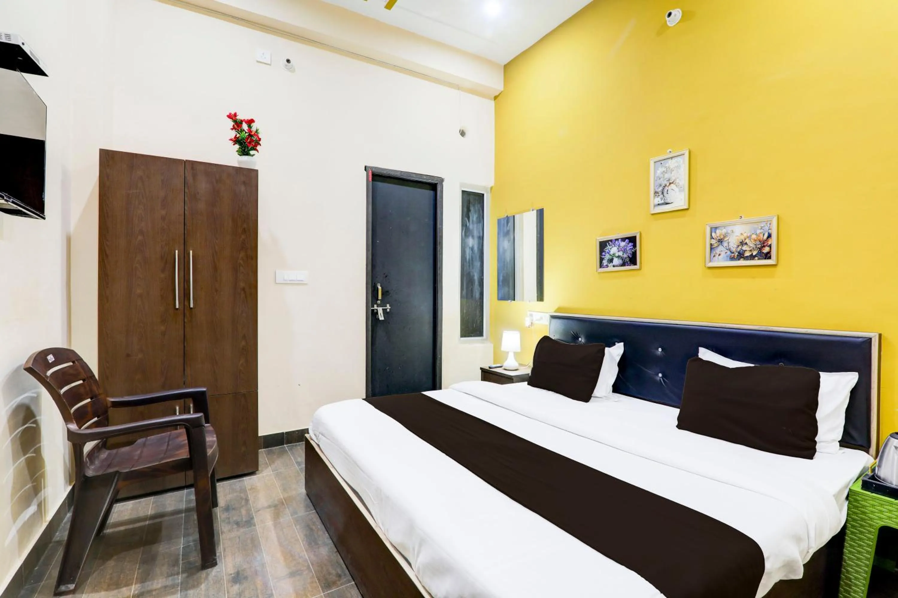 Bedroom, Bed in Super Hotel O Arjun Ganj