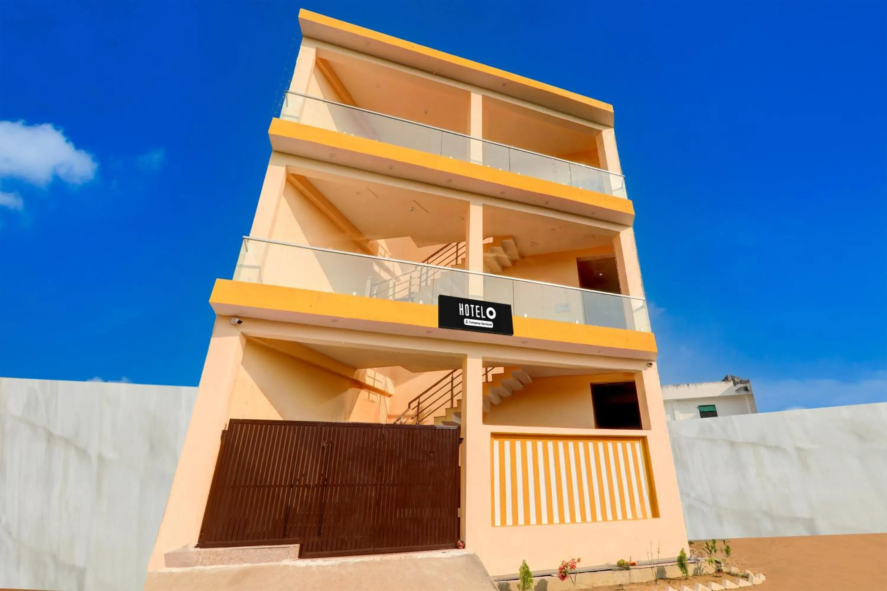 Facade/entrance in Super Hotel O Arjun Ganj