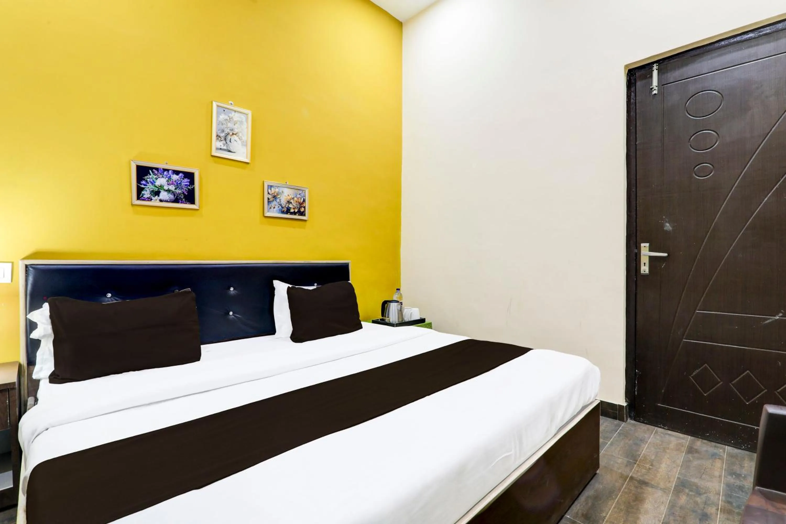 Bedroom, Bed in Super Hotel O Arjun Ganj
