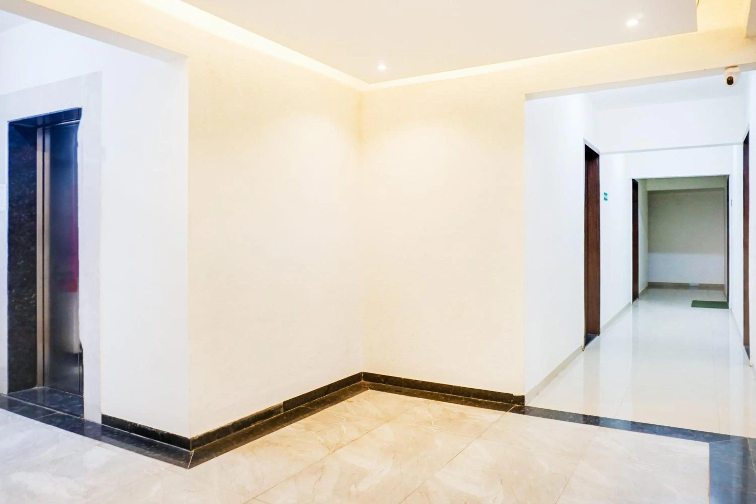 Lobby or reception in Super Townhouse Lohegaon Near Pune Airport formerly Landmark Regency