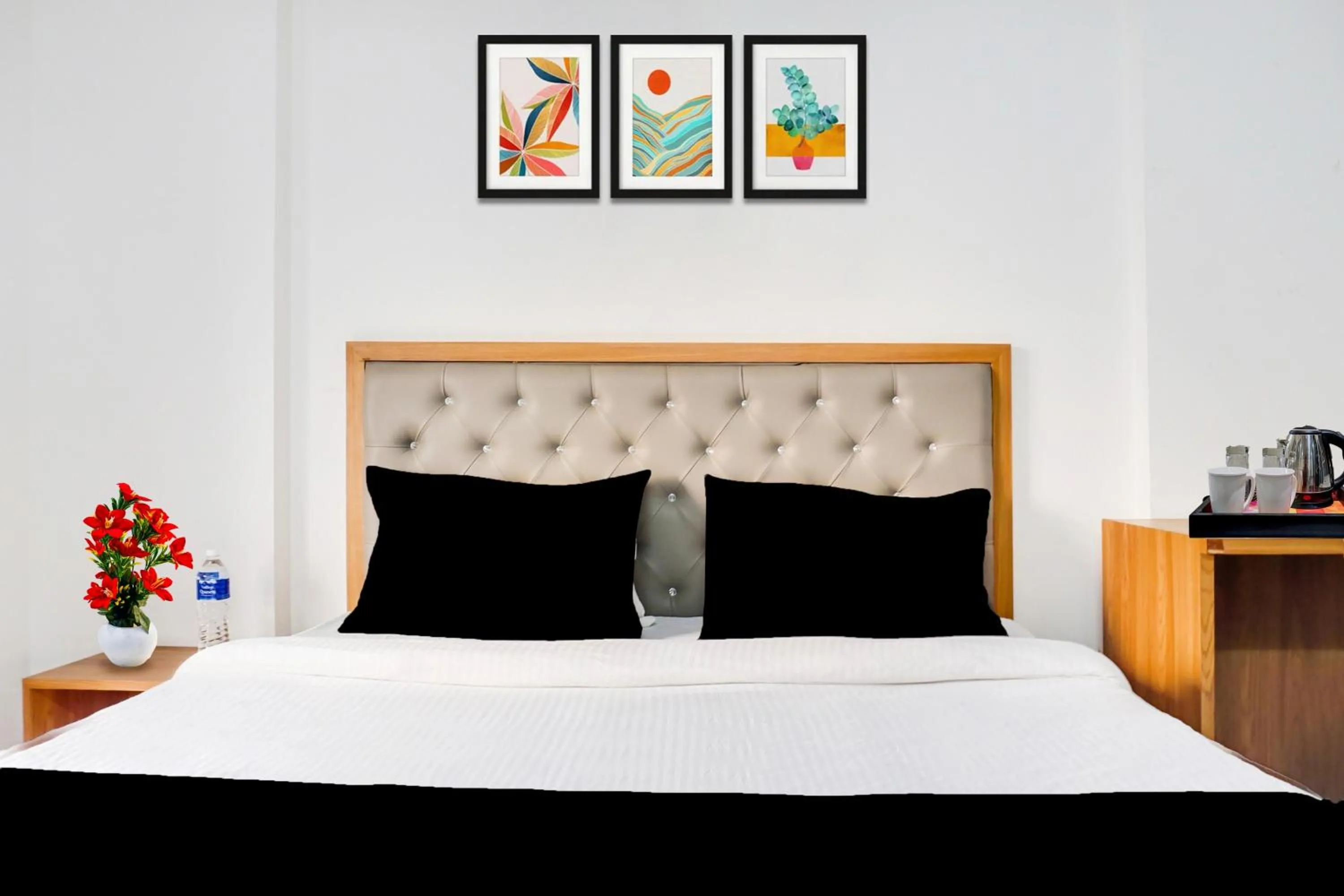 Bedroom, Bed in Super Townhouse Lohegaon Near Pune Airport formerly Landmark Regency