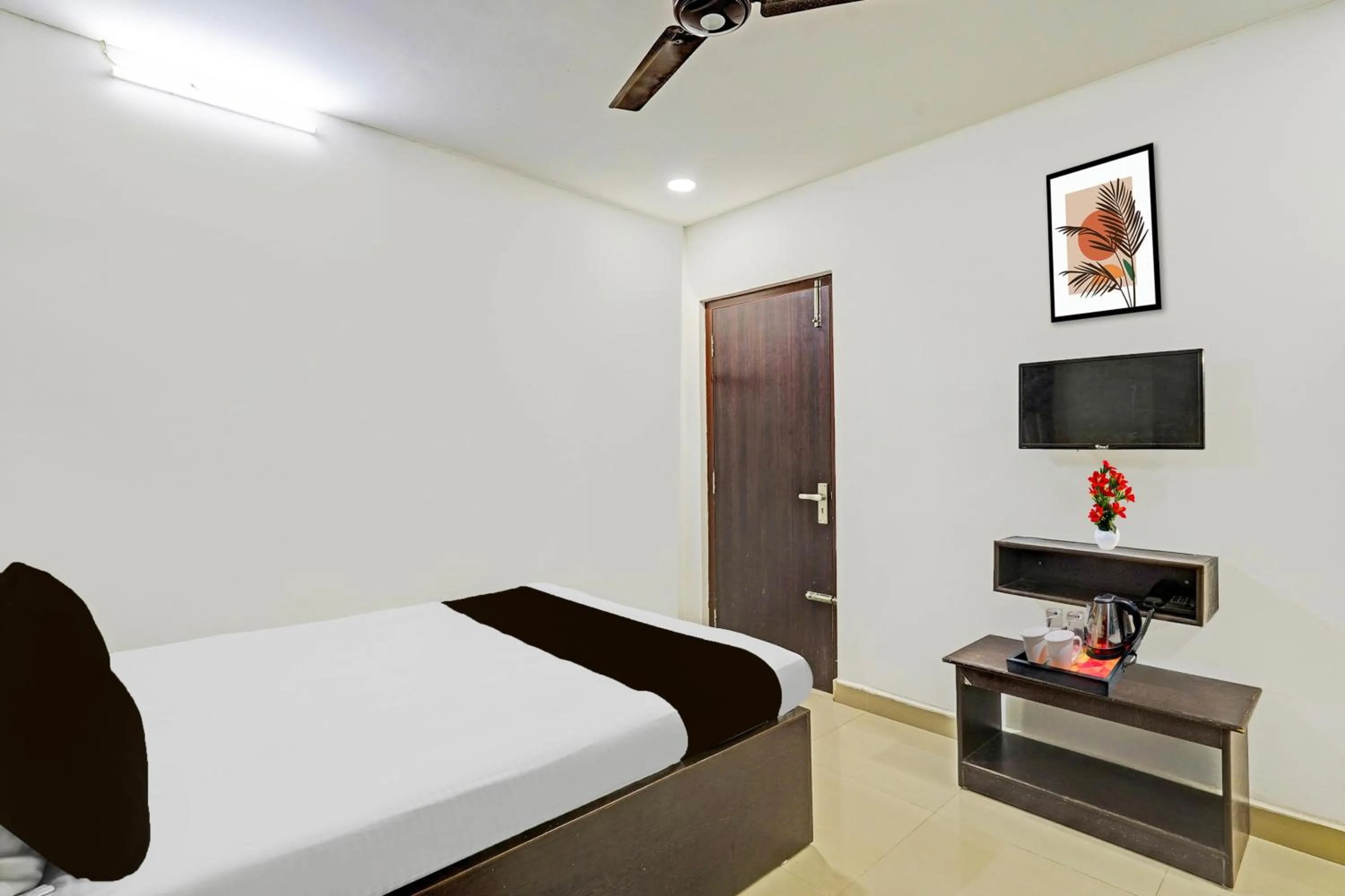 Bedroom, Bed in Collection O Vanamthopu Center Nellore Formerly ESR Guest Inn