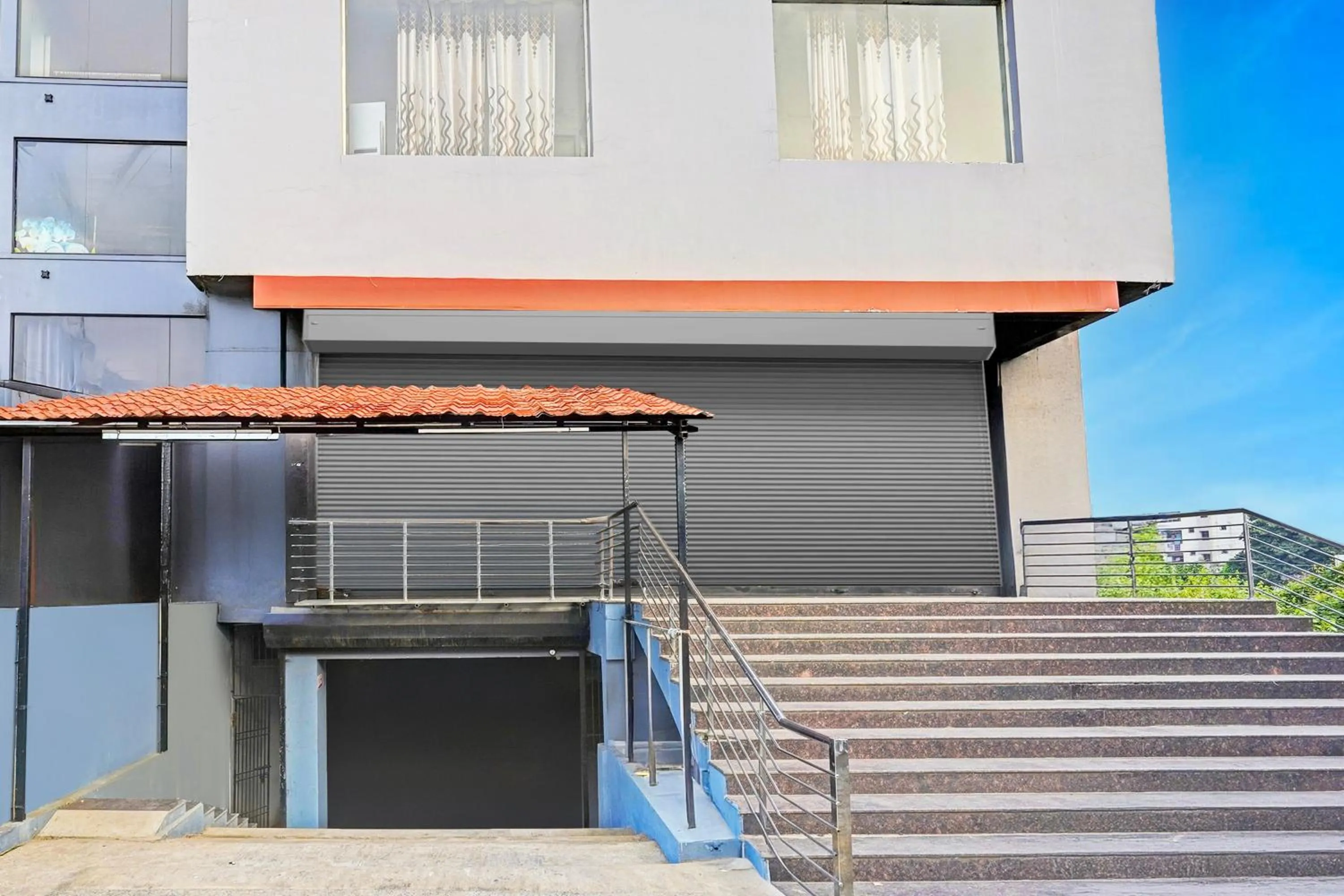 Facade/entrance in Collection O Vanamthopu Center Nellore Formerly ESR Guest Inn