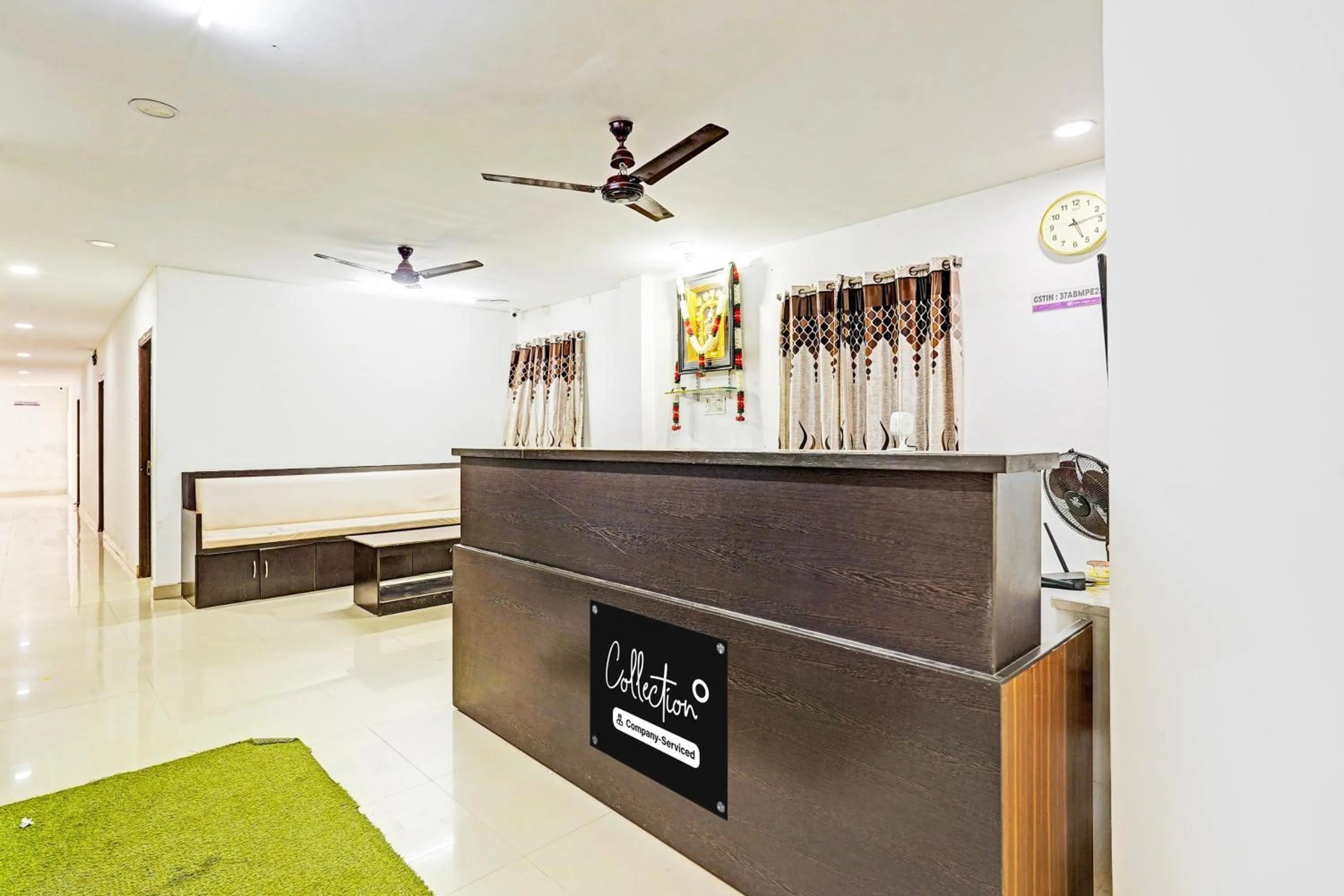 Lobby or reception, Bed in Collection O Vanamthopu Center Nellore Formerly ESR Guest Inn