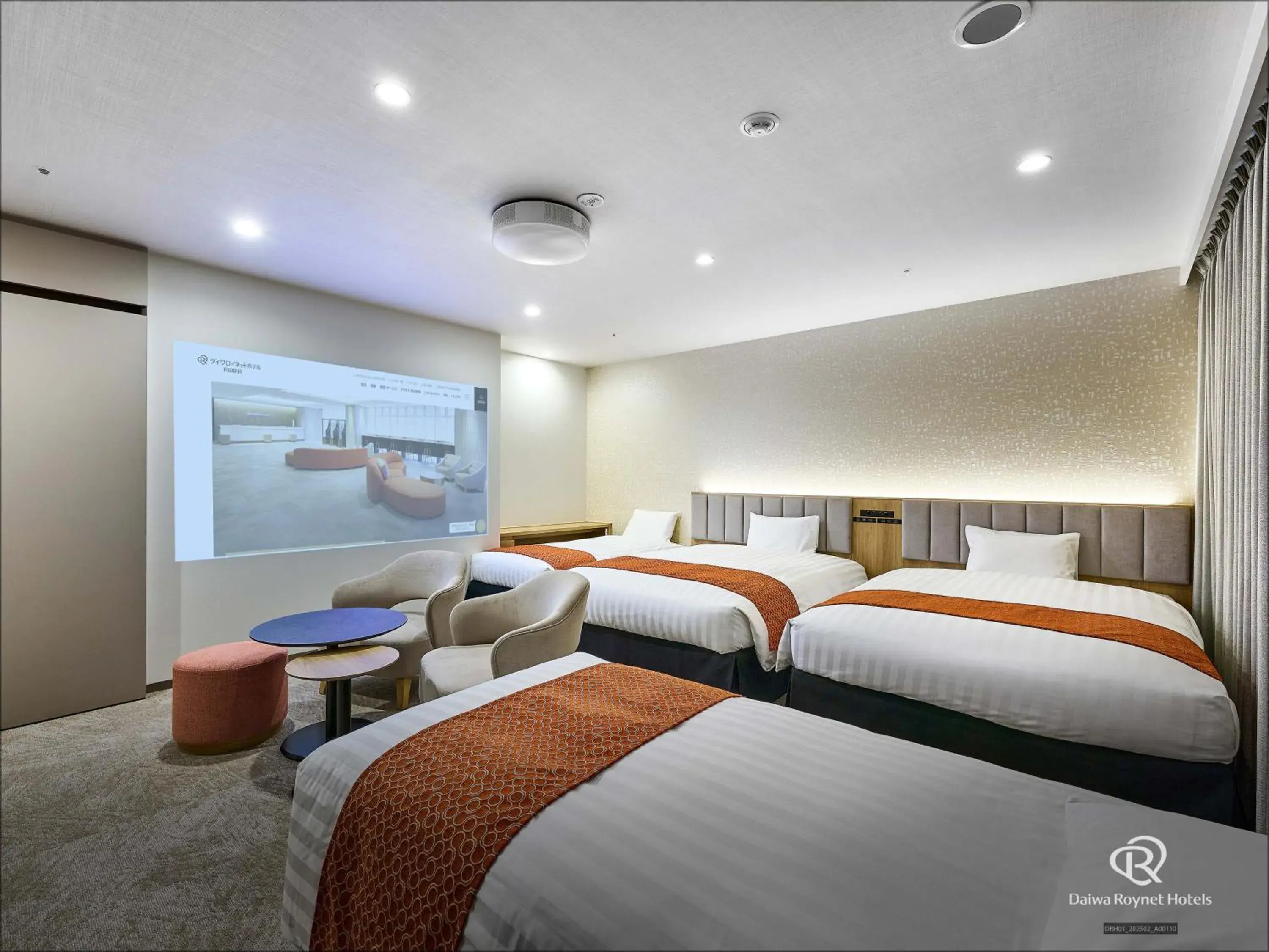 Standard Quadruple Room in Daiwa Roynet Hotel Akita Ekimae Standard Quadruple Room in Daiwa Roynet Hotel Akita Ekimae