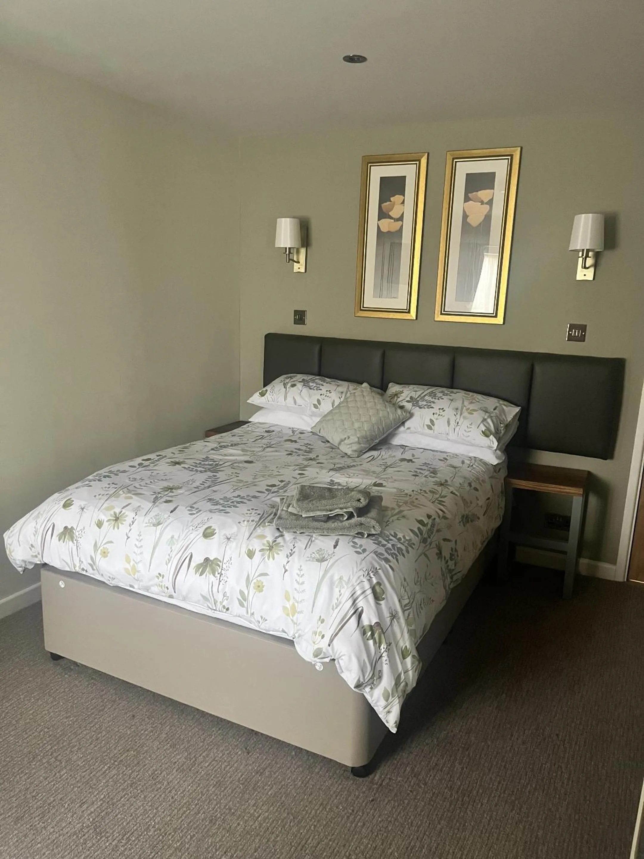 Bedroom, Bed in The Shambles