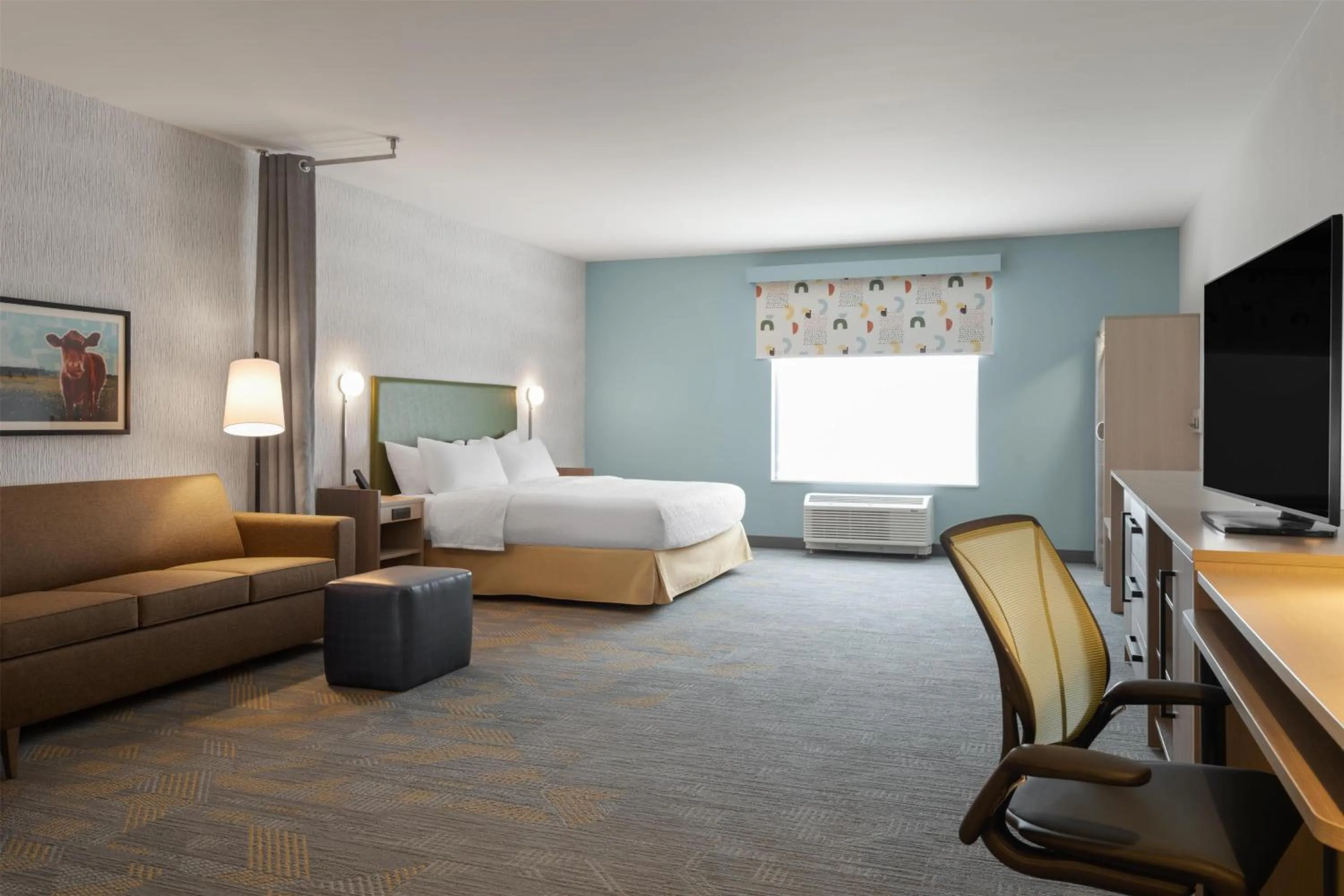 Living room, Bed in Home2 Suites By Hilton Kearney