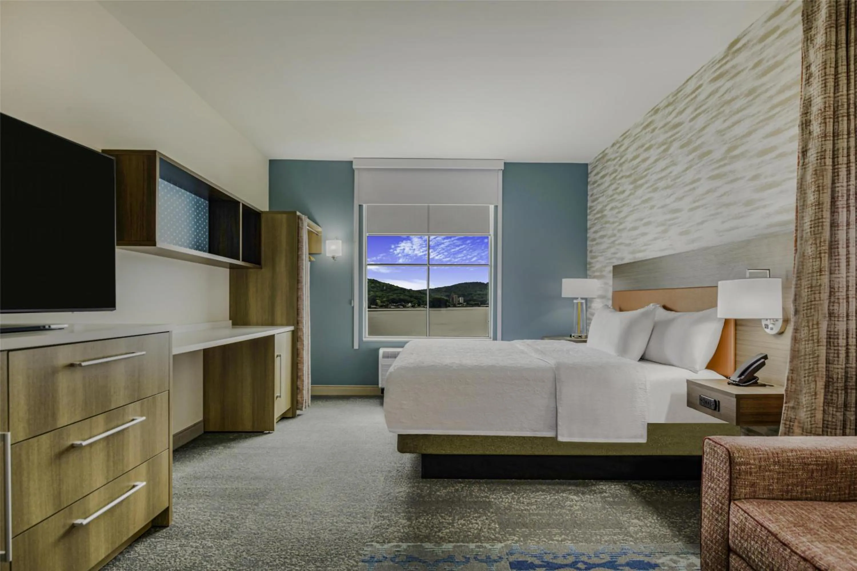 Bed in Home2 Suites By Hilton Guntersville