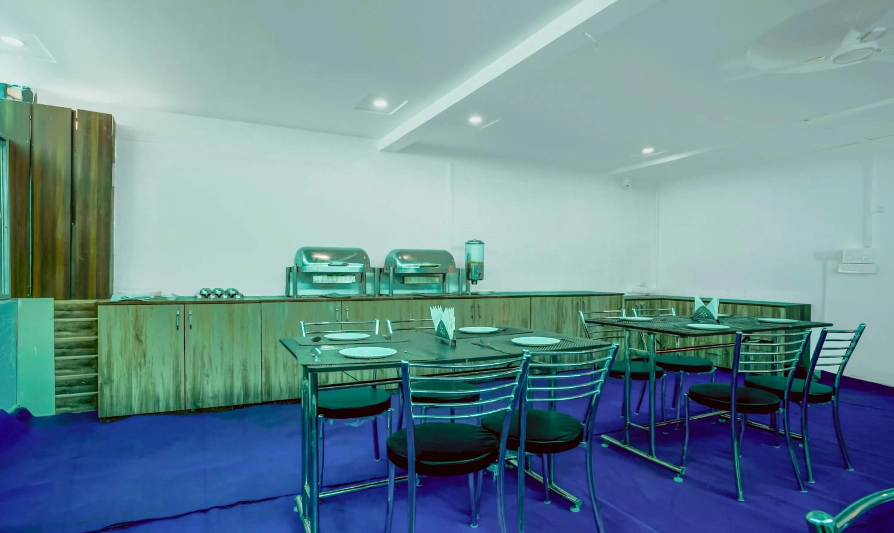 Dining area in Treebo NPS Grand, Ranchi Railway Station