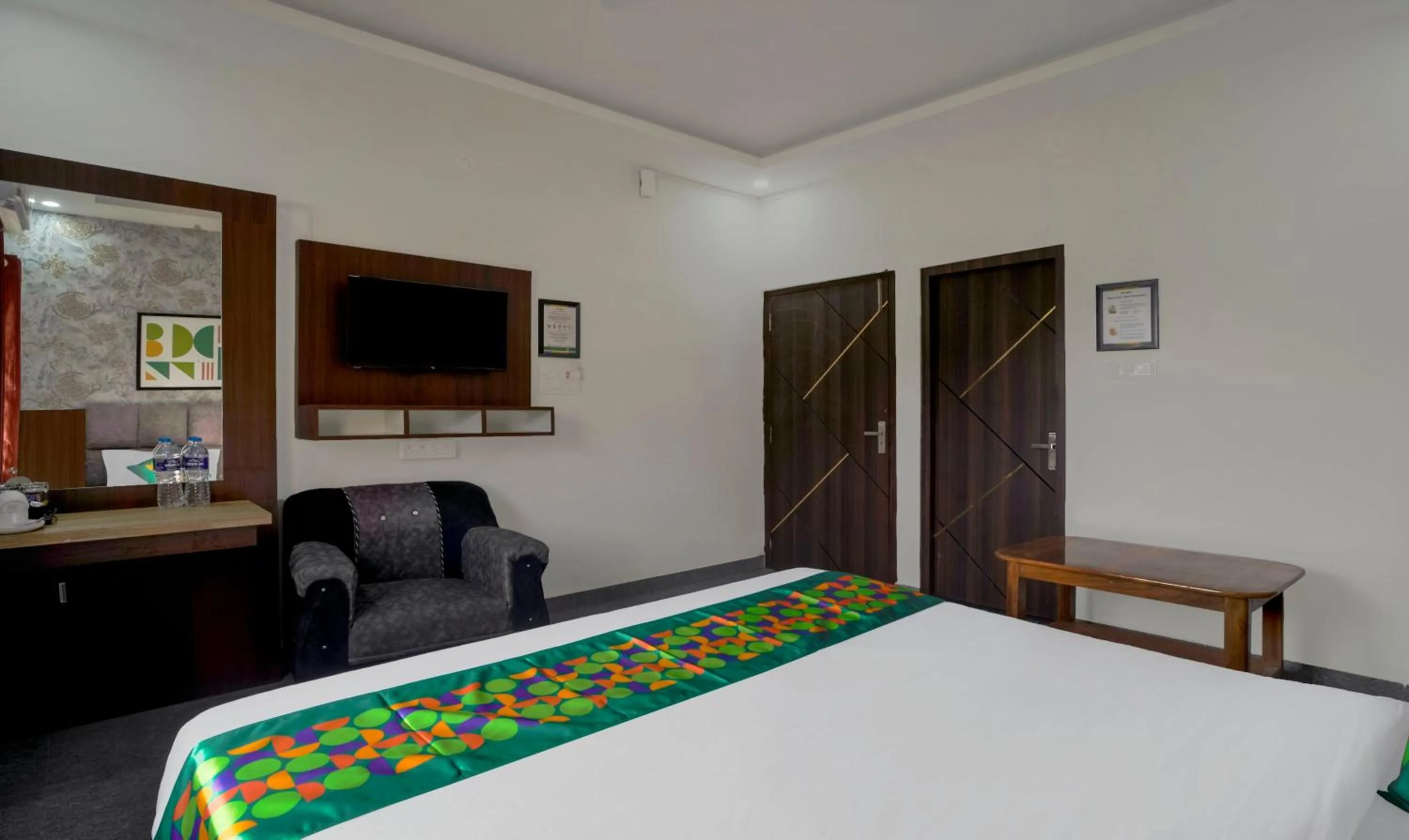 Bedroom, Bed in Treebo NPS Grand, Ranchi Railway Station