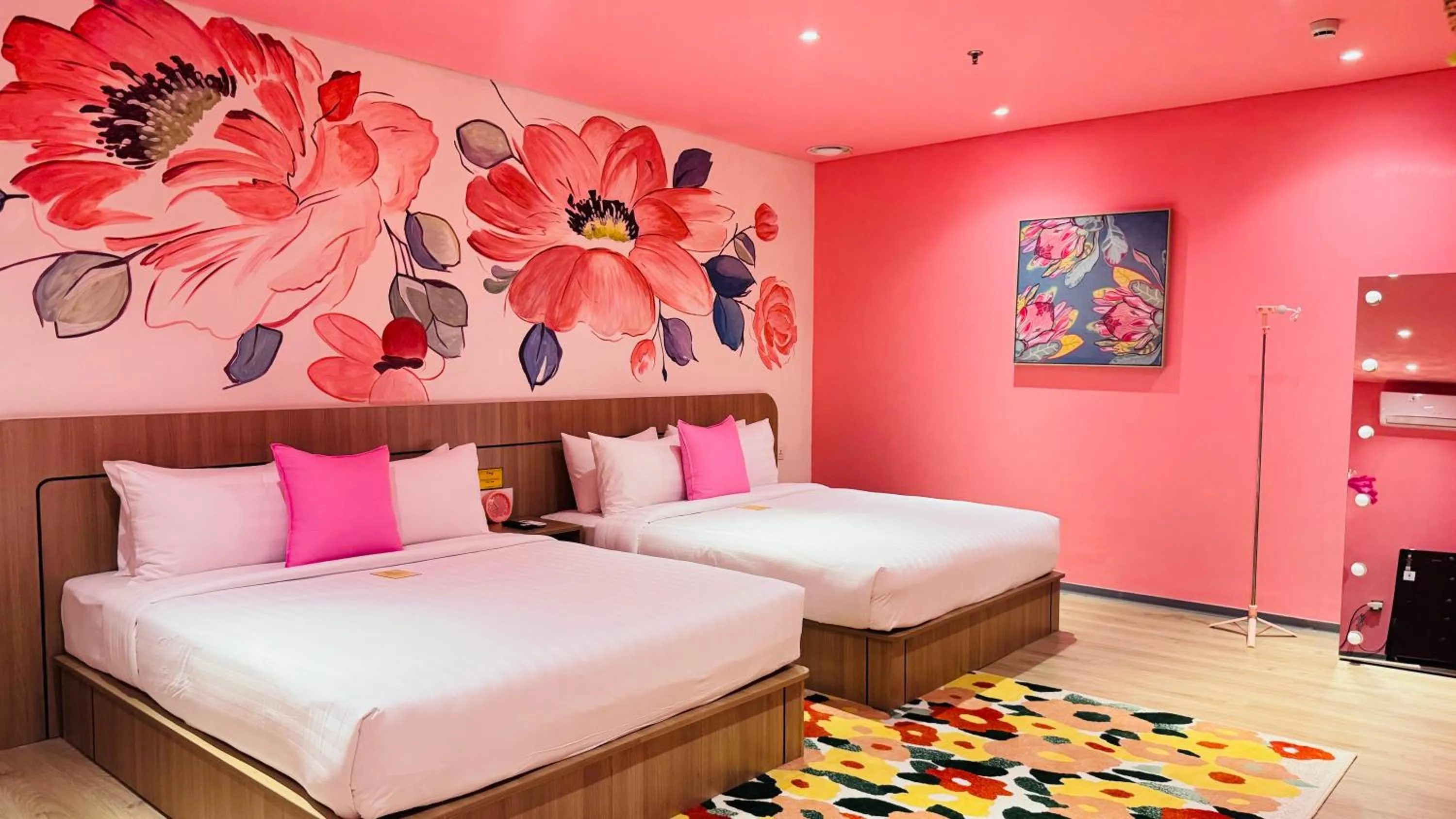 Bedroom, Bed in Yellow Bee Resort Cililitan