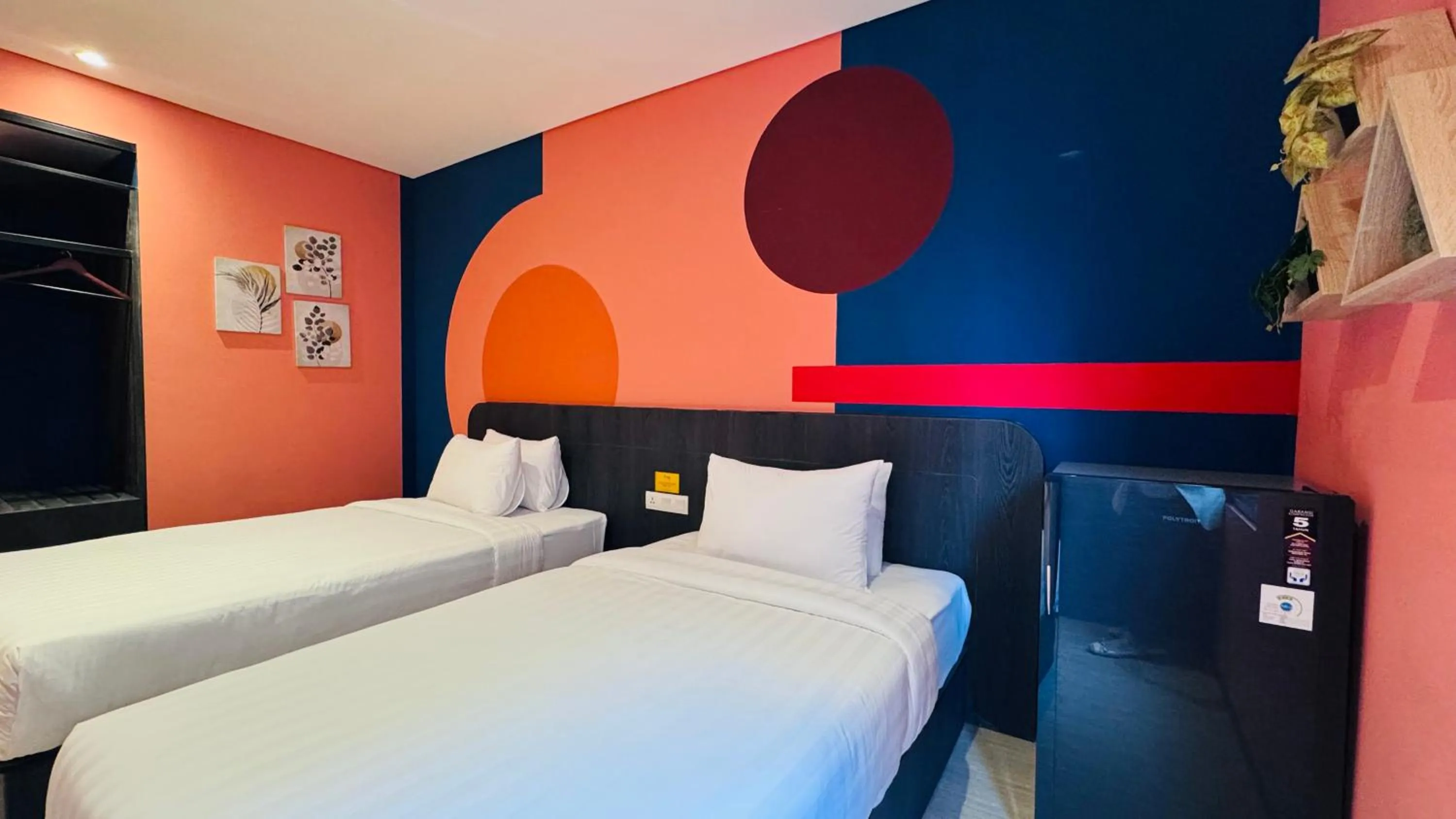 Bed in Yellow Bee Resort Cililitan