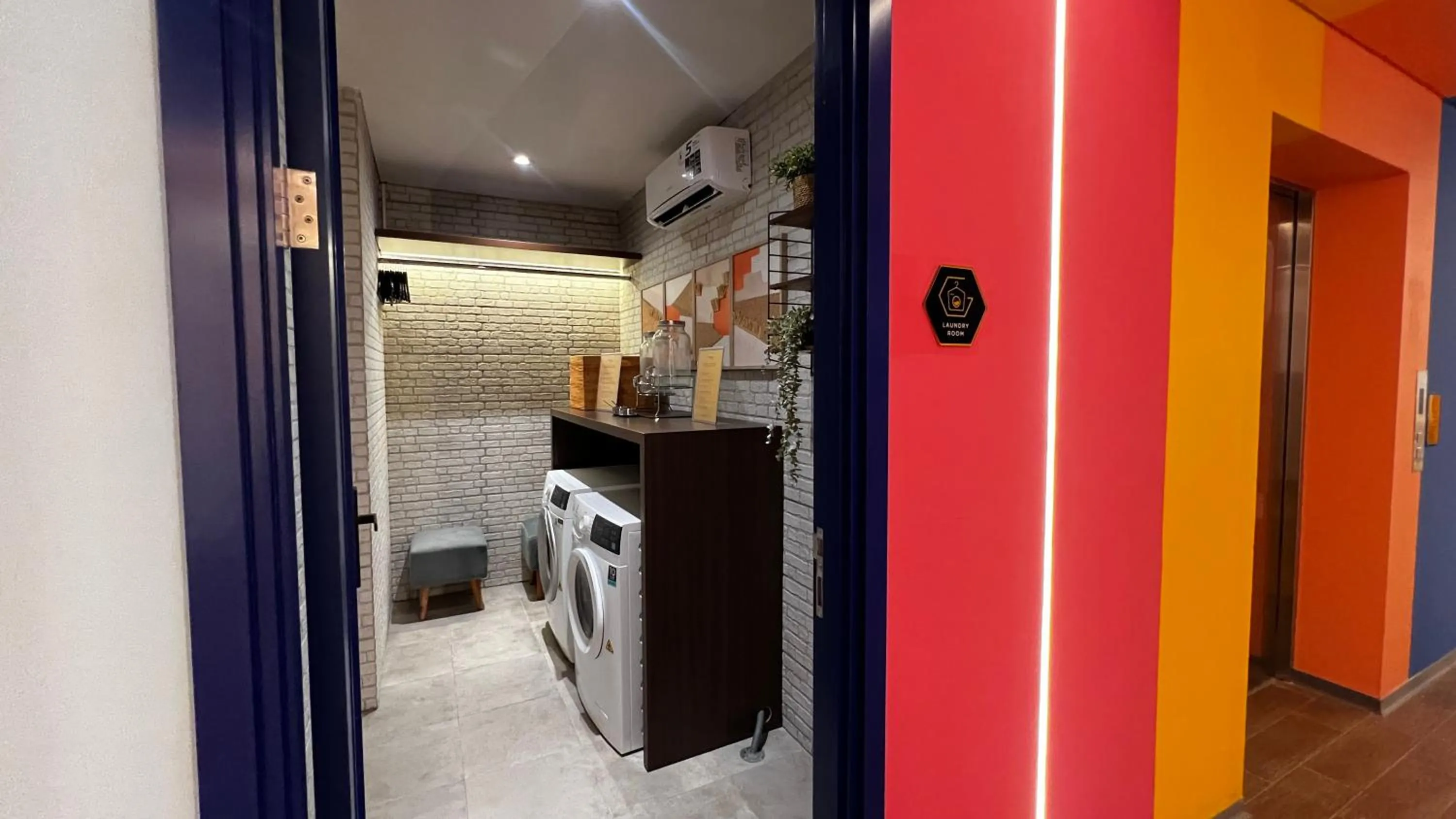 laundry in Yellow Bee Resort Cililitan