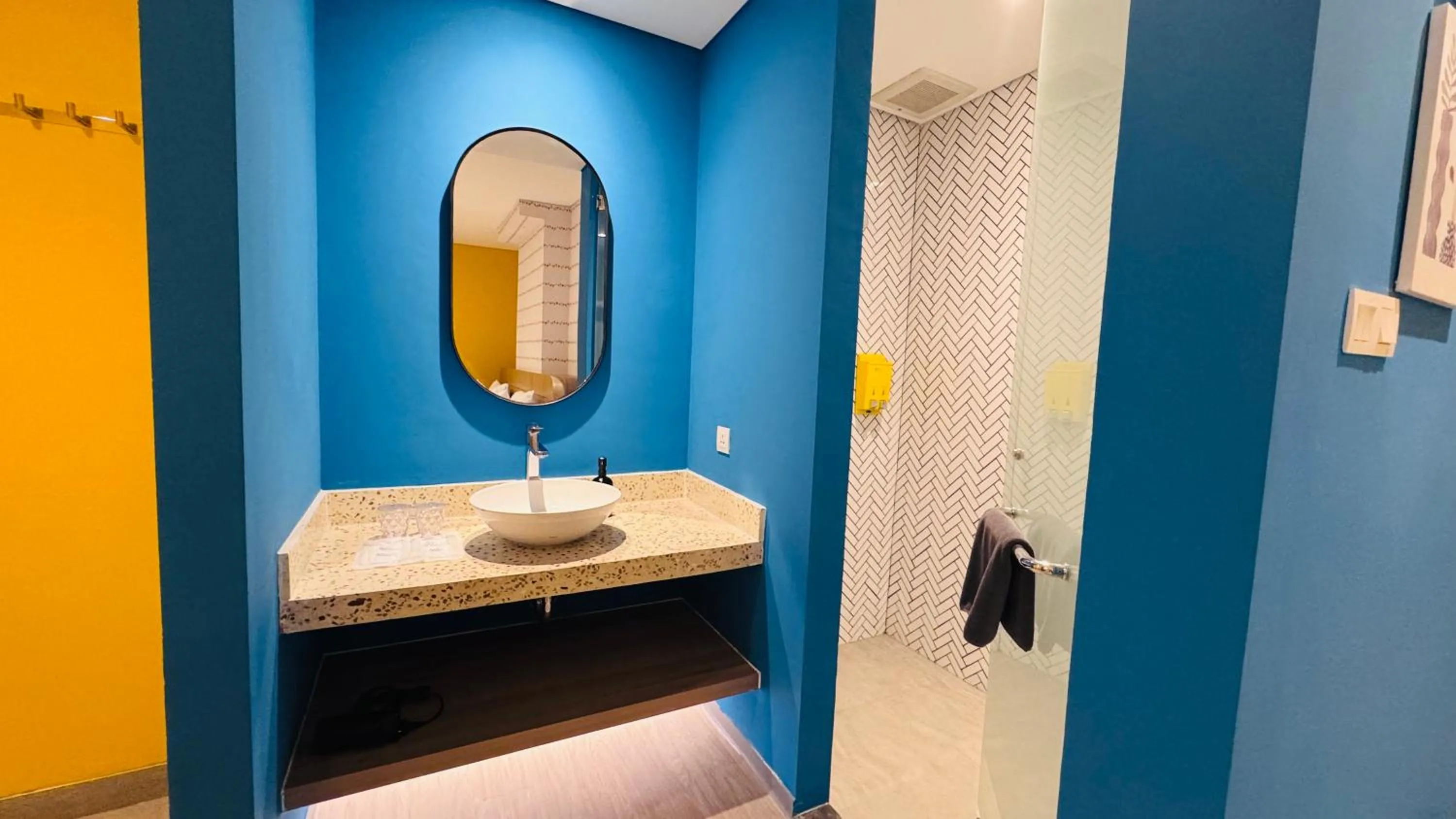 Bathroom in Yellow Bee Resort Cililitan