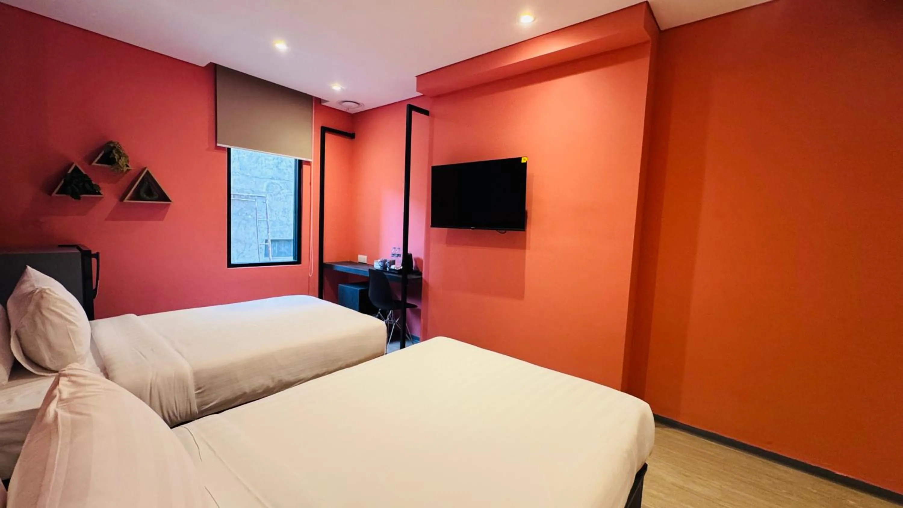 Bed in Yellow Bee Resort Cililitan