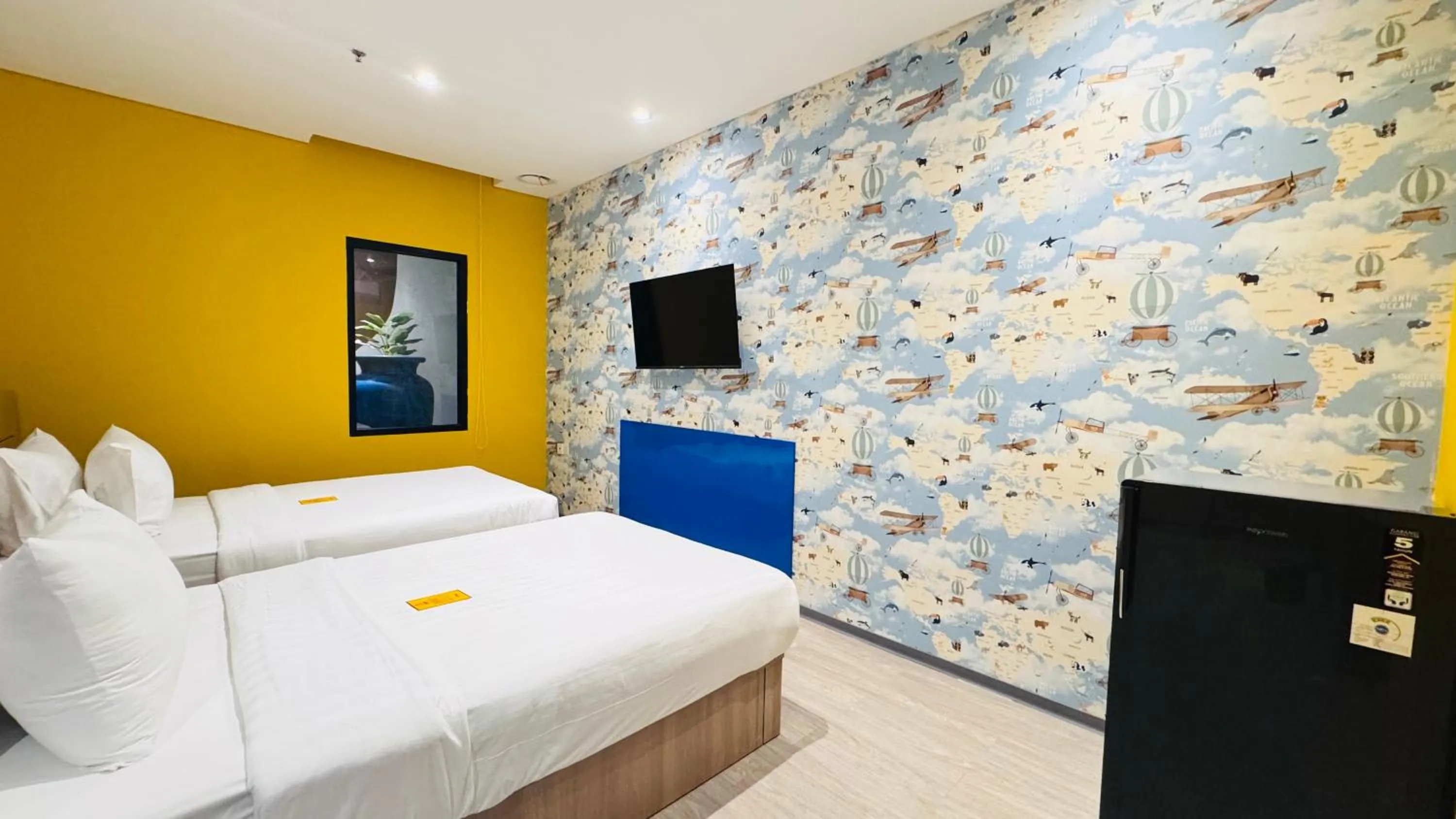 Bedroom, Bed in Yellow Bee Resort Cililitan