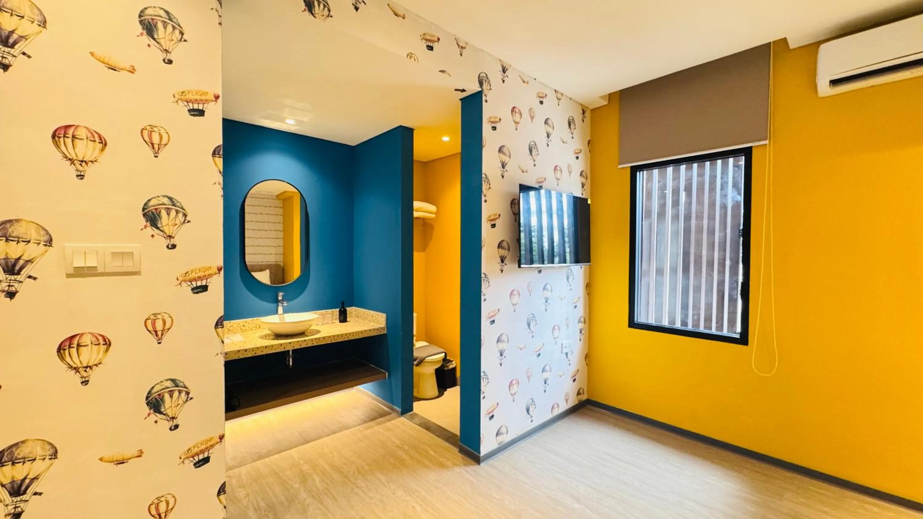 Bathroom, Bed in Yellow Bee Resort Cililitan