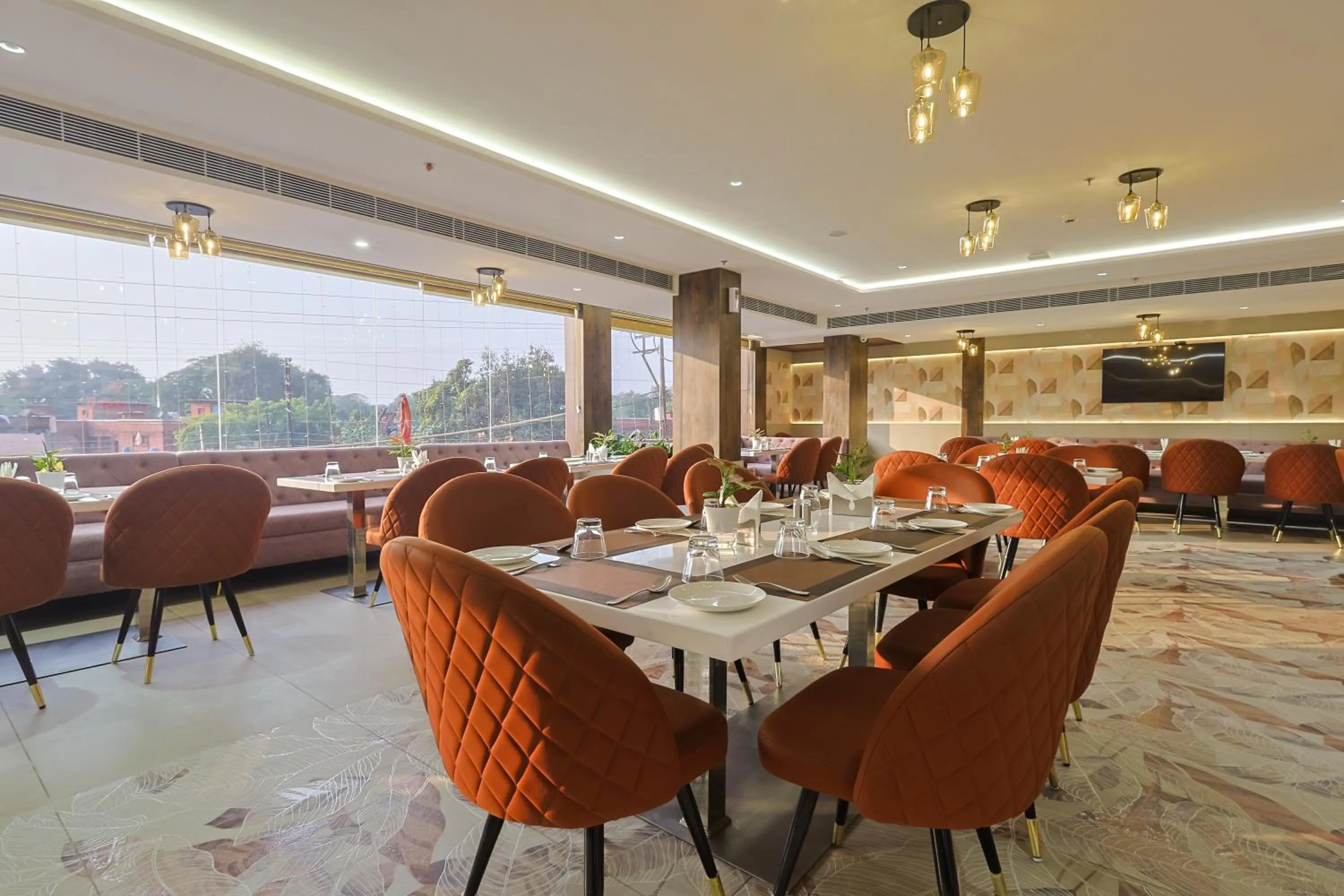 Restaurant/places to eat in Hotel Vishwam Residency